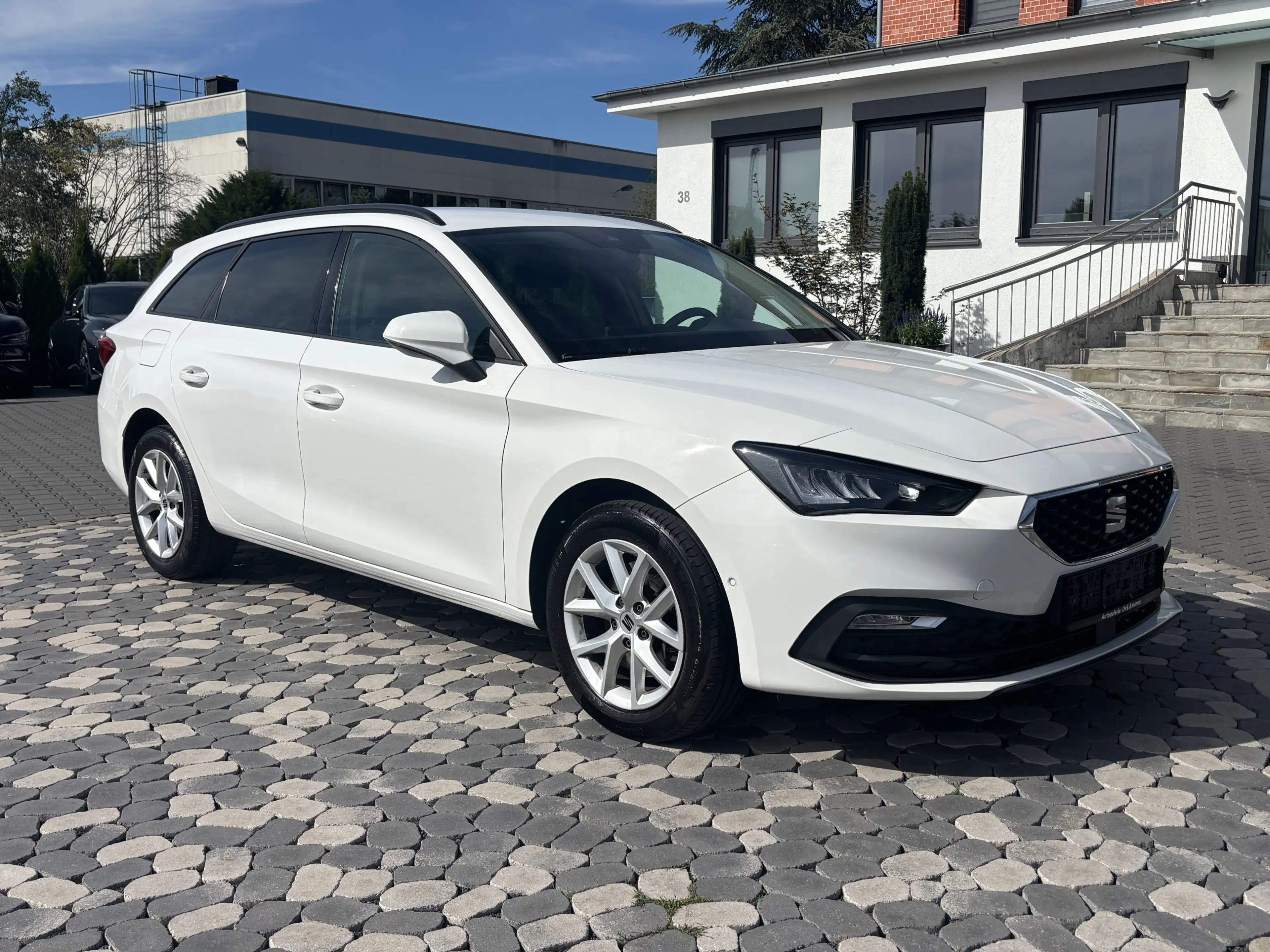SEAT Leon Style LED NAV VC ACC SHZ LHZ PDC DAB WINTER — photo 2
