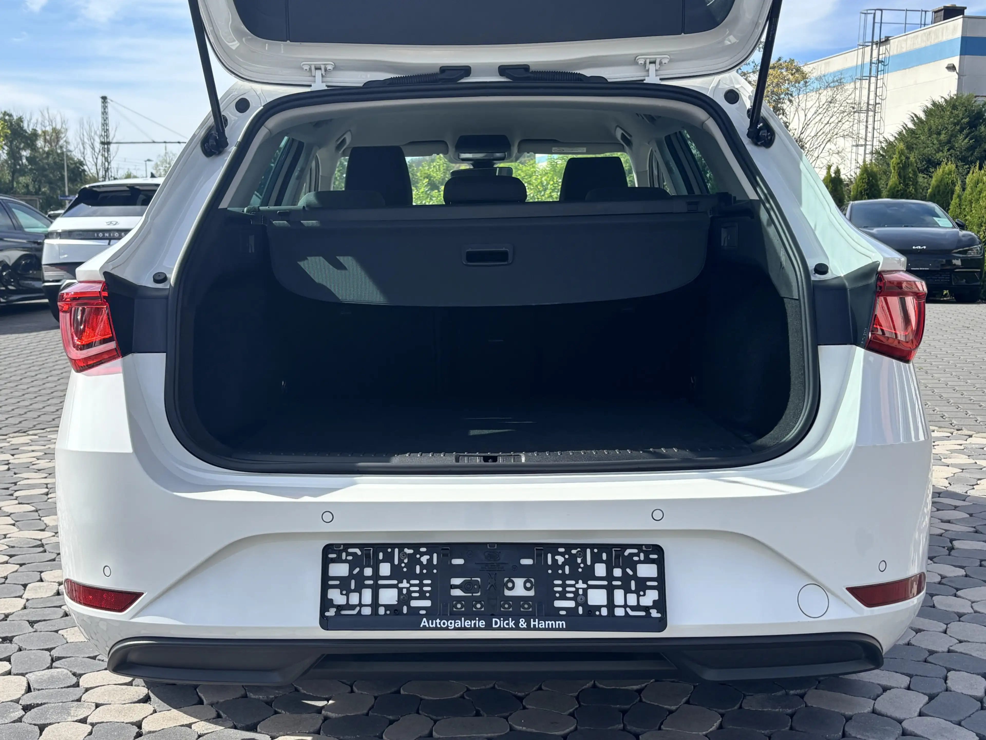 SEAT Leon Style LED NAV VC ACC SHZ LHZ PDC DAB WINTER — photo 22