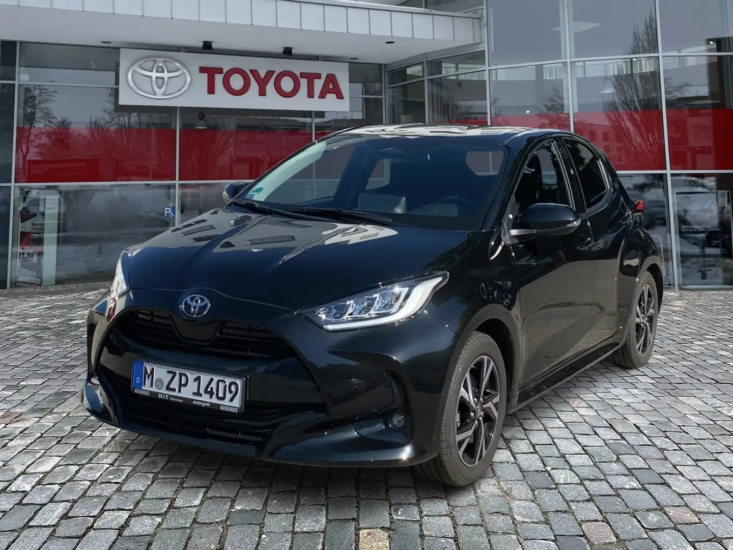 Toyota Yaris 1.5 Teamplayer Matrix ACC AUT Kam. KlimaA Schwarz - 1