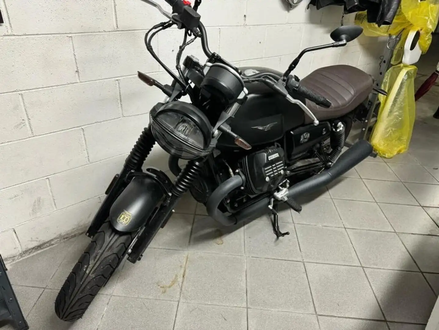 Moto Guzzi V 7 Nero - 1