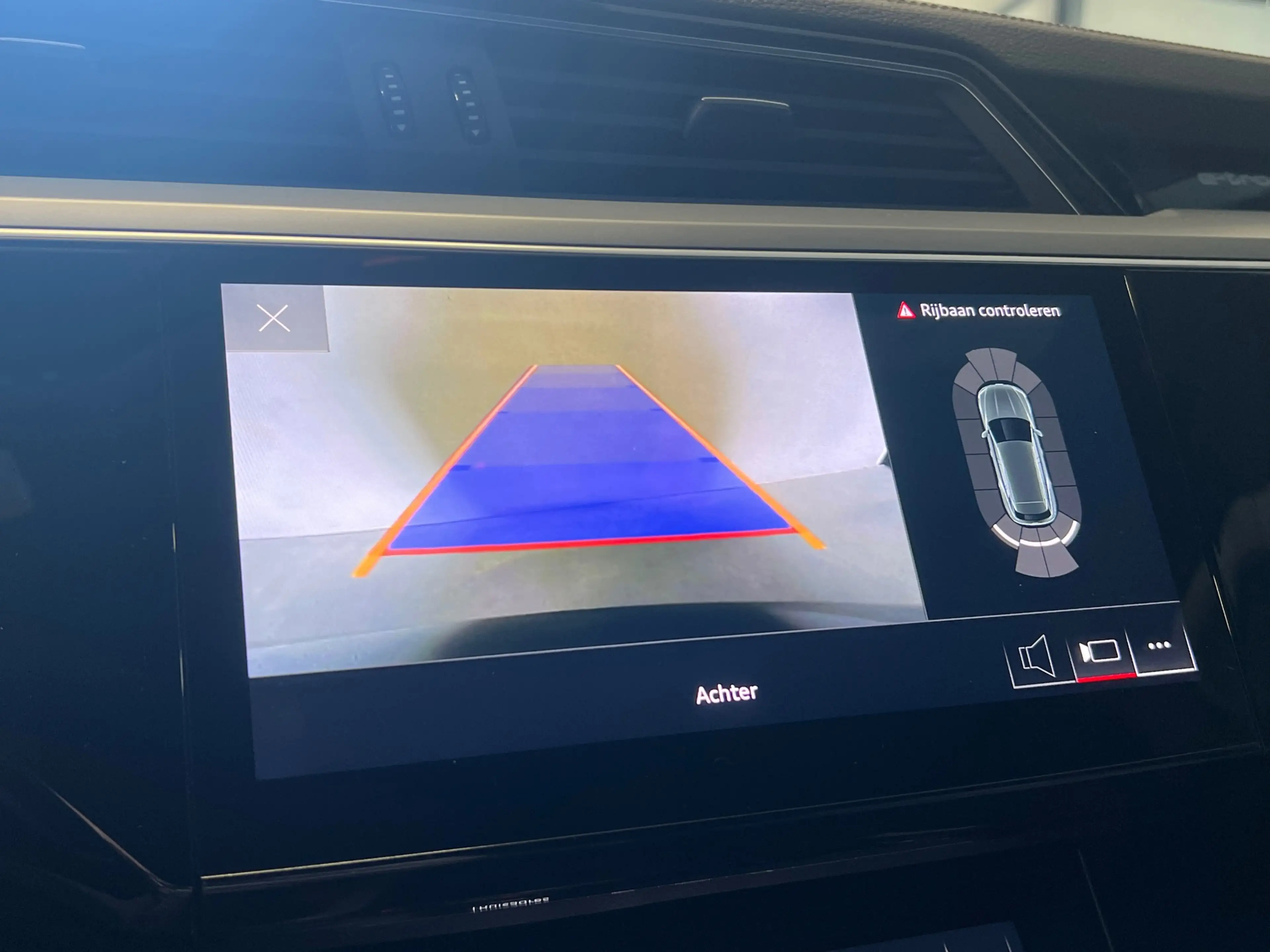 Audi Q8 e-tron E-tron 50 quattro - Luchtvering - Sportstoelen - S — photo 8