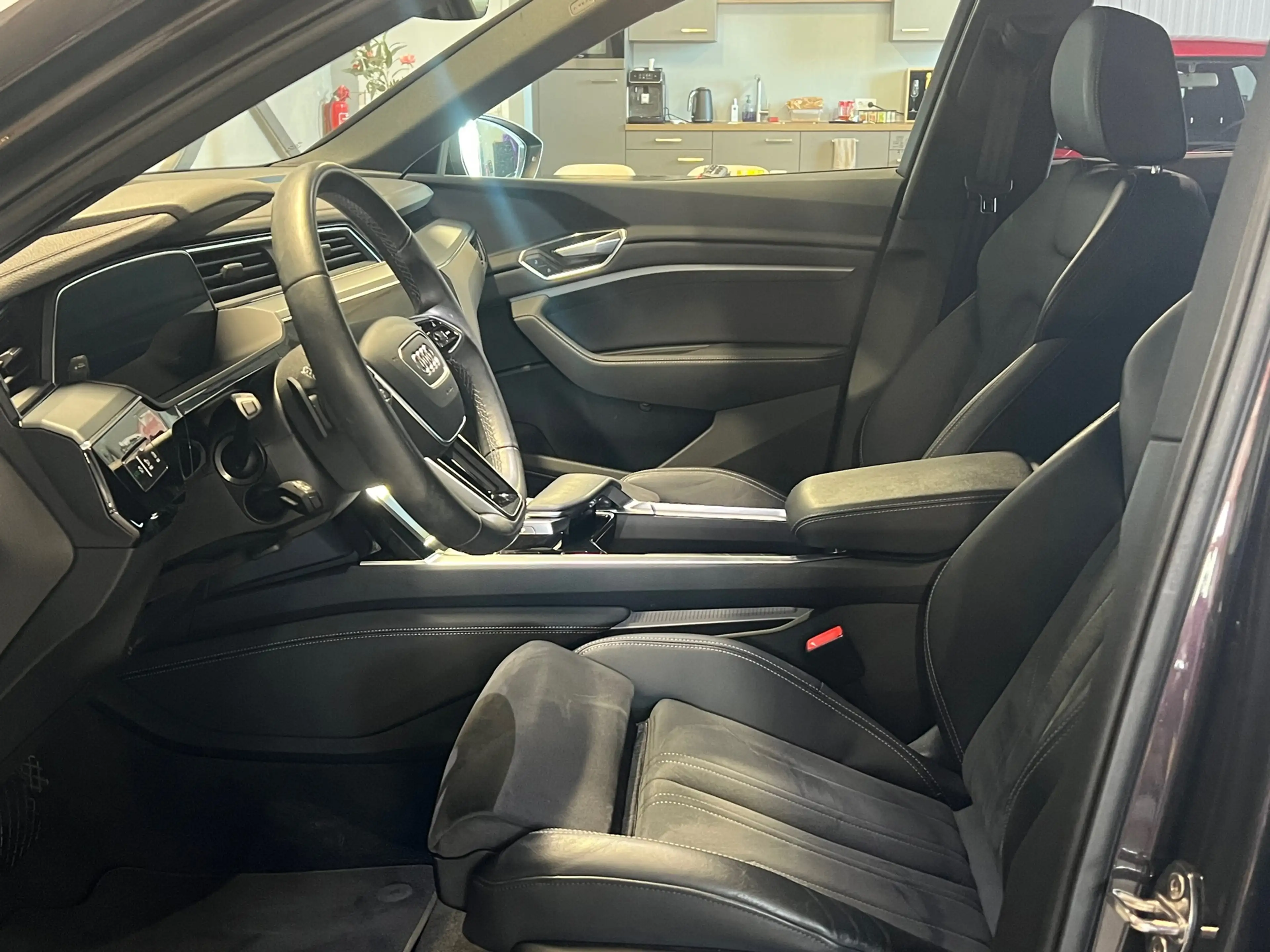 Audi Q8 e-tron E-tron 50 quattro - Luchtvering - Sportstoelen - S — photo 5