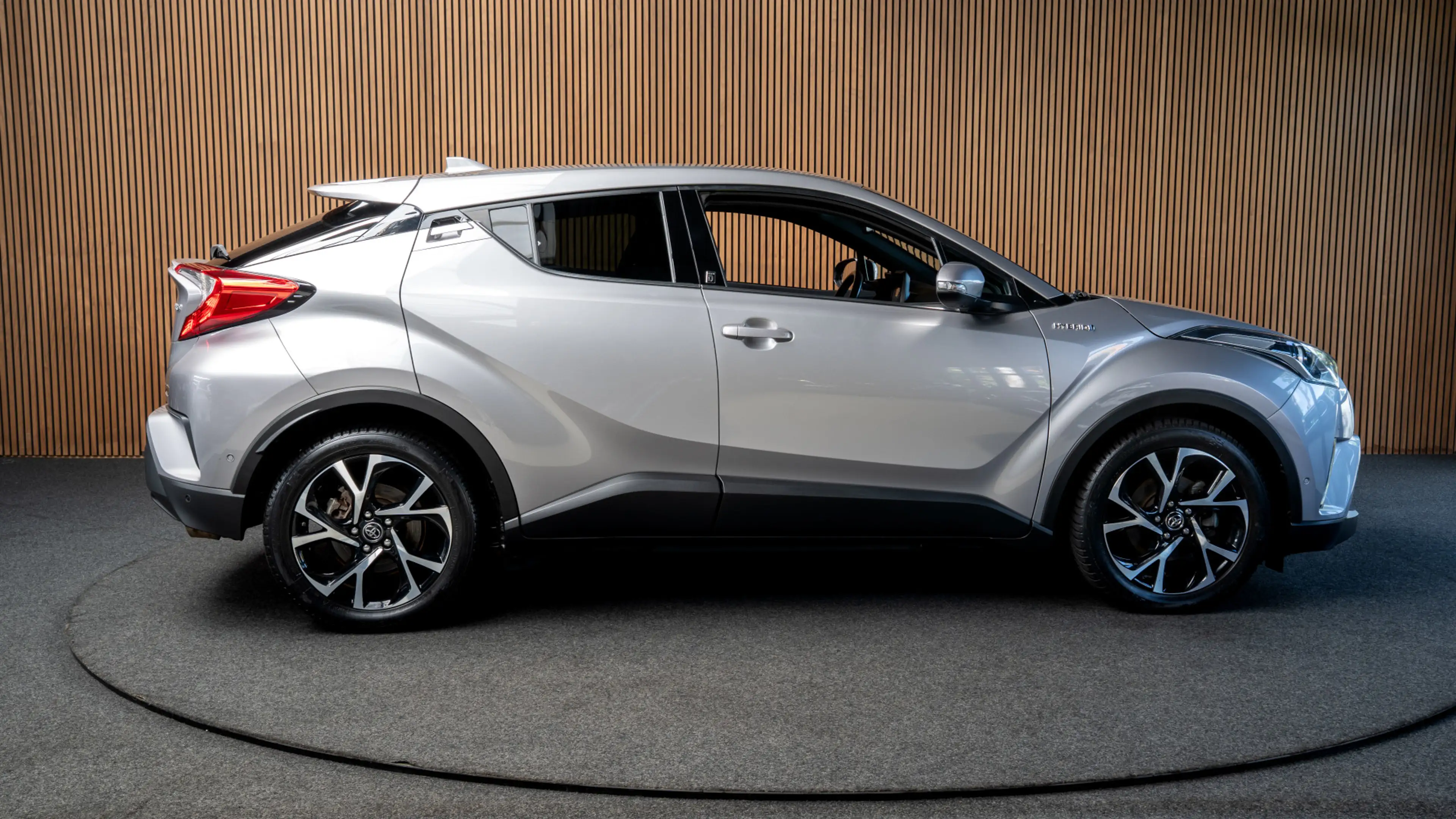 Toyota C-HR 1.8 Hybrid Dynamic Sport — photo 6