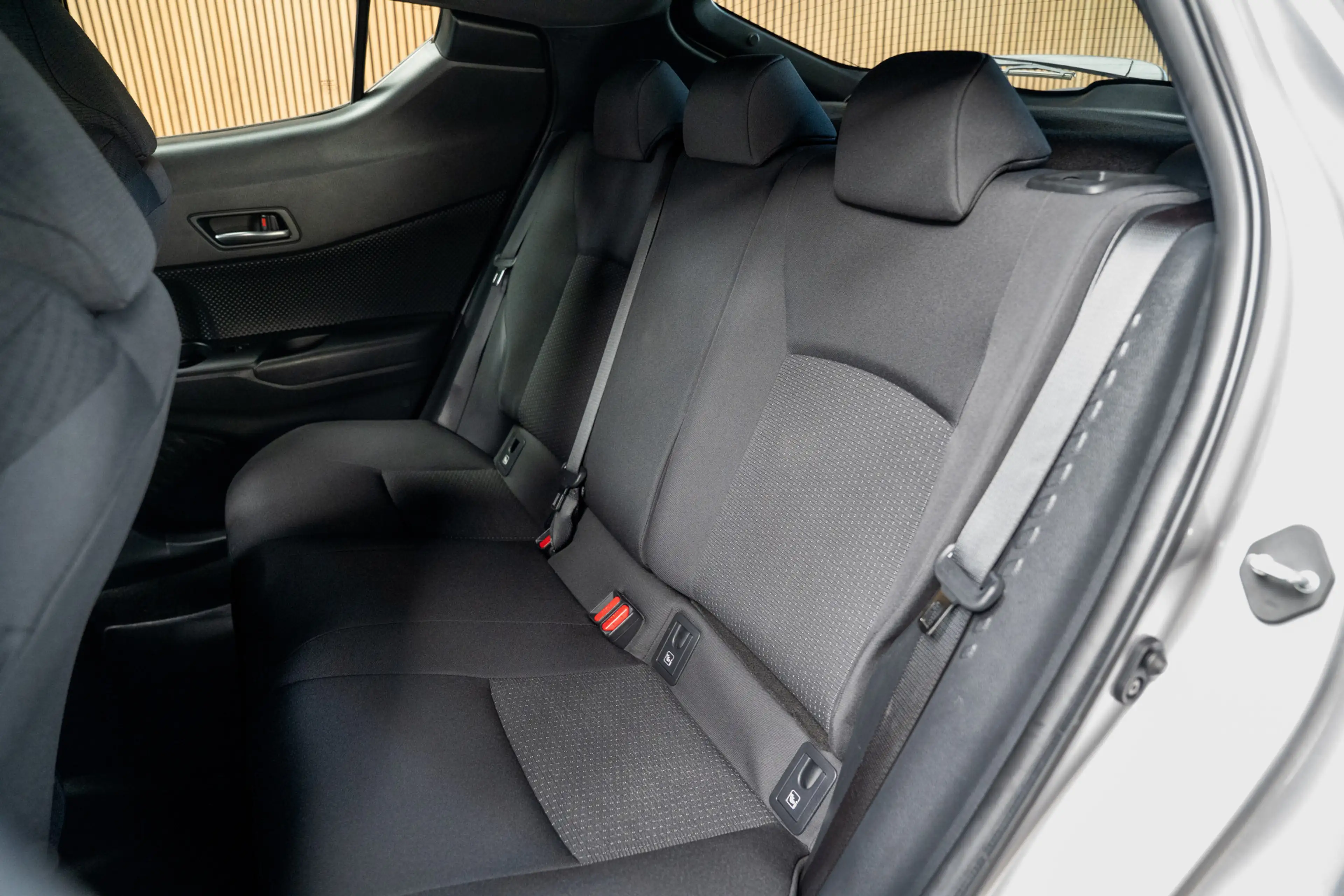 Toyota C-HR 1.8 Hybrid Dynamic Sport — photo 38