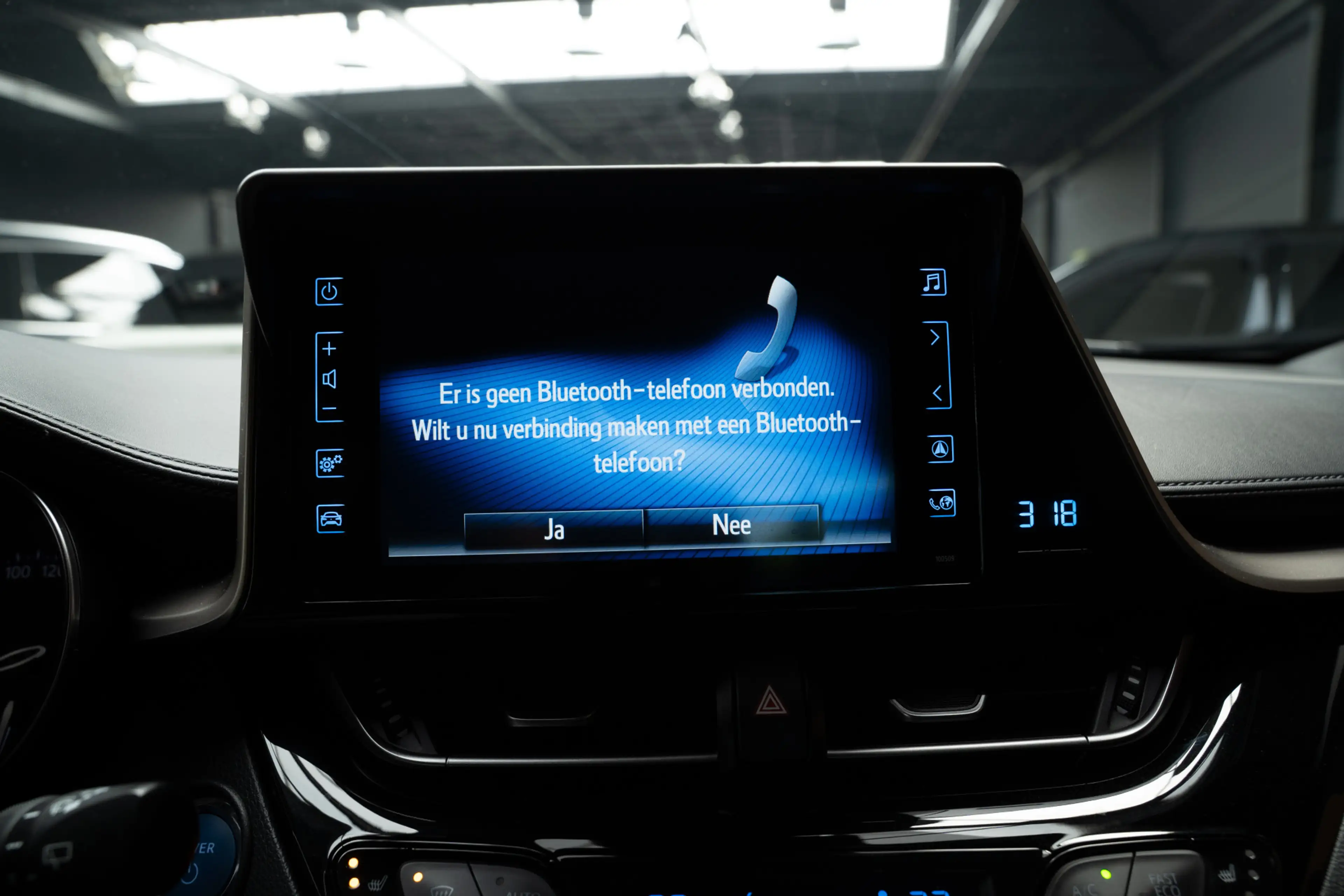 Toyota C-HR 1.8 Hybrid Dynamic Sport — photo 29