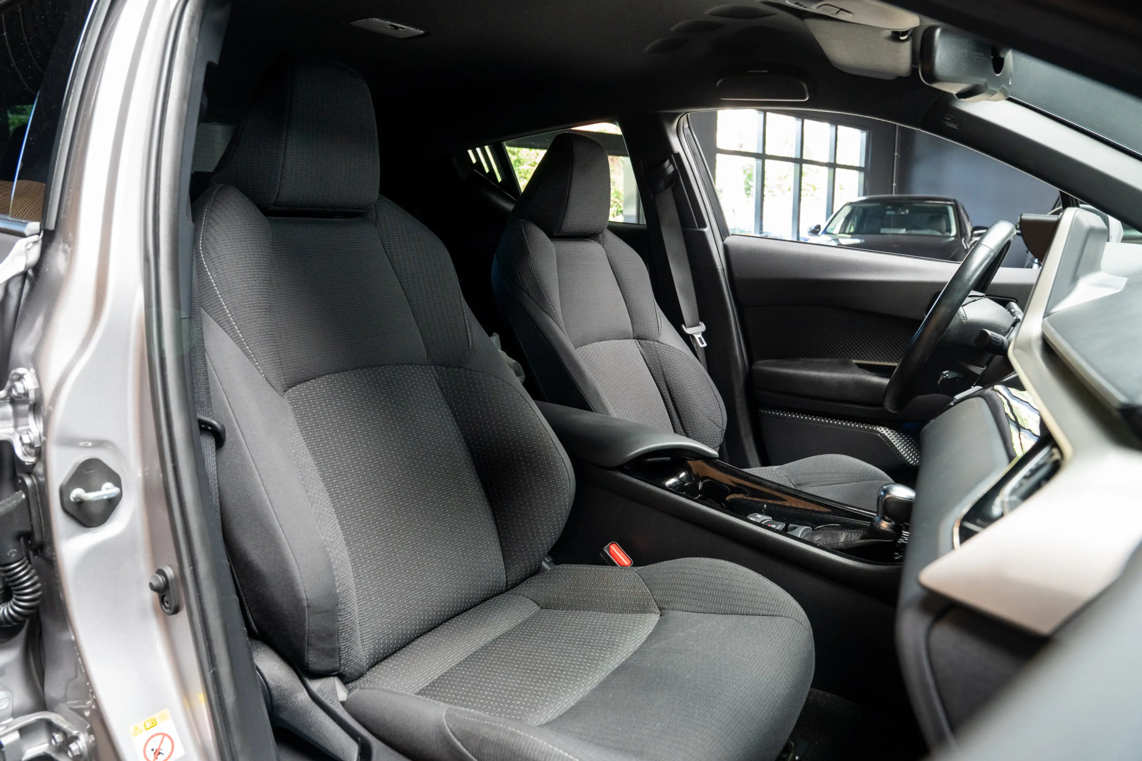 Toyota C-HR 1.8 Hybrid Dynamic Sport — photo 31