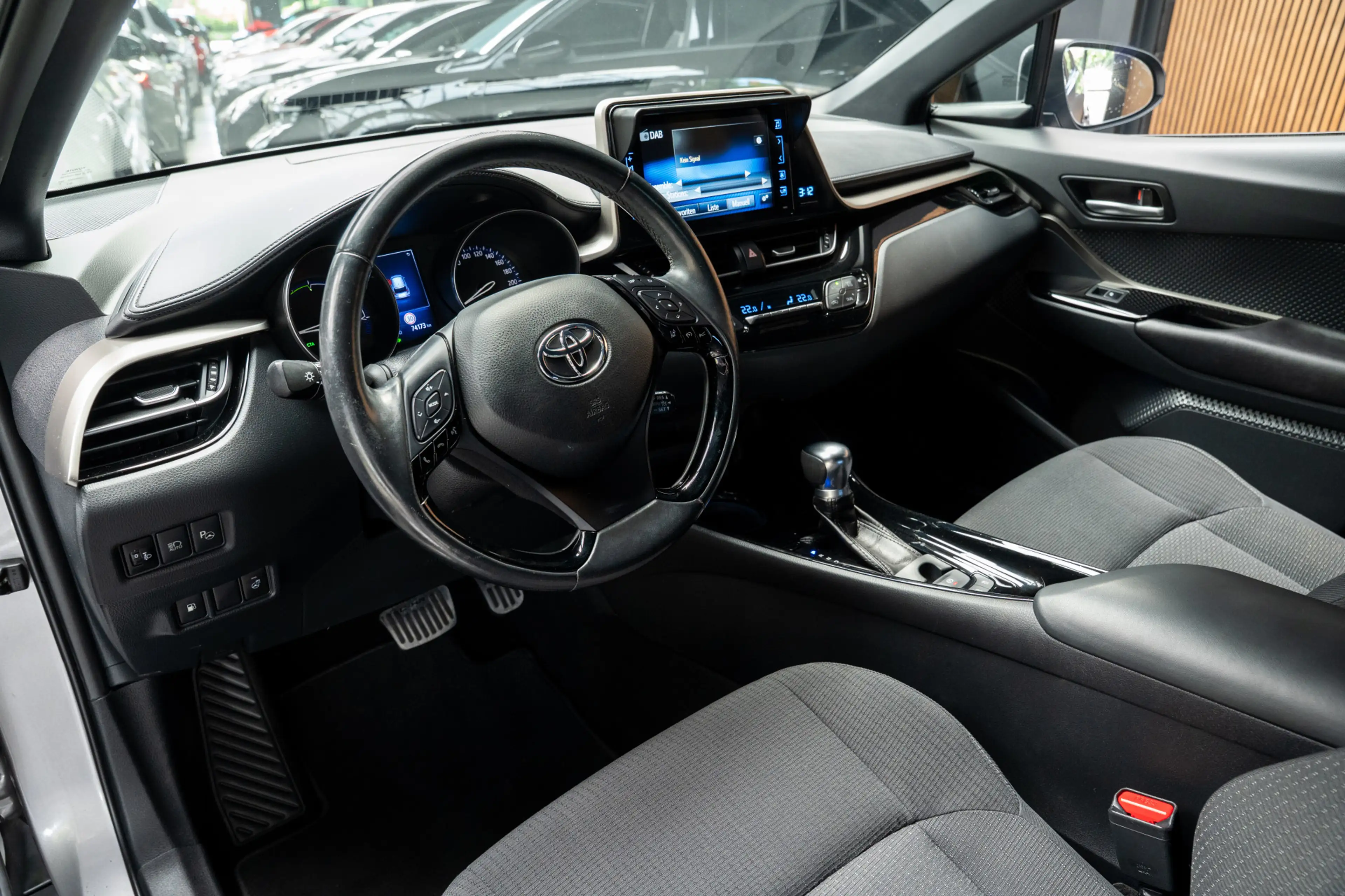 Toyota C-HR 1.8 Hybrid Dynamic Sport — photo 17