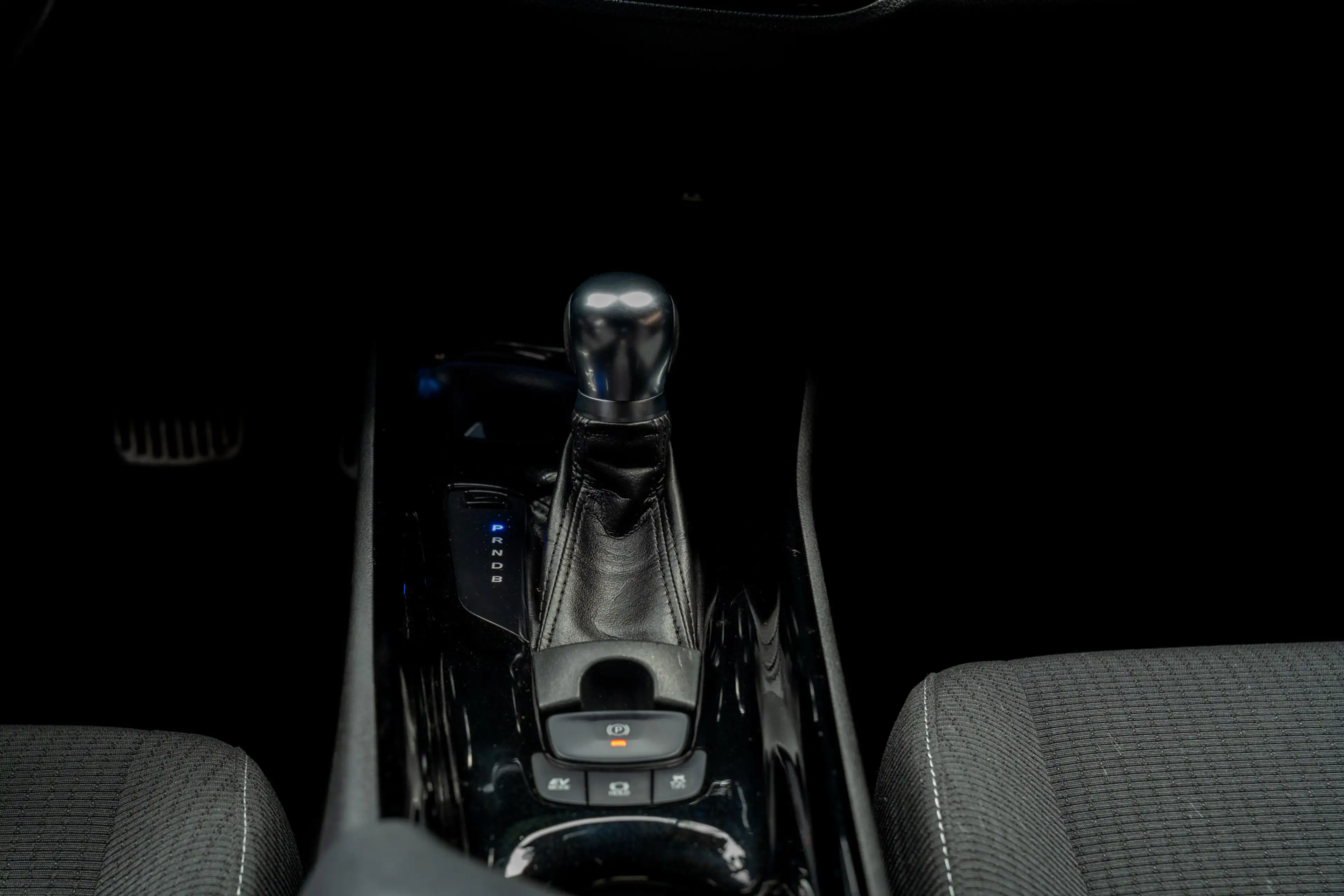 Toyota C-HR 1.8 Hybrid Dynamic Sport — photo 24