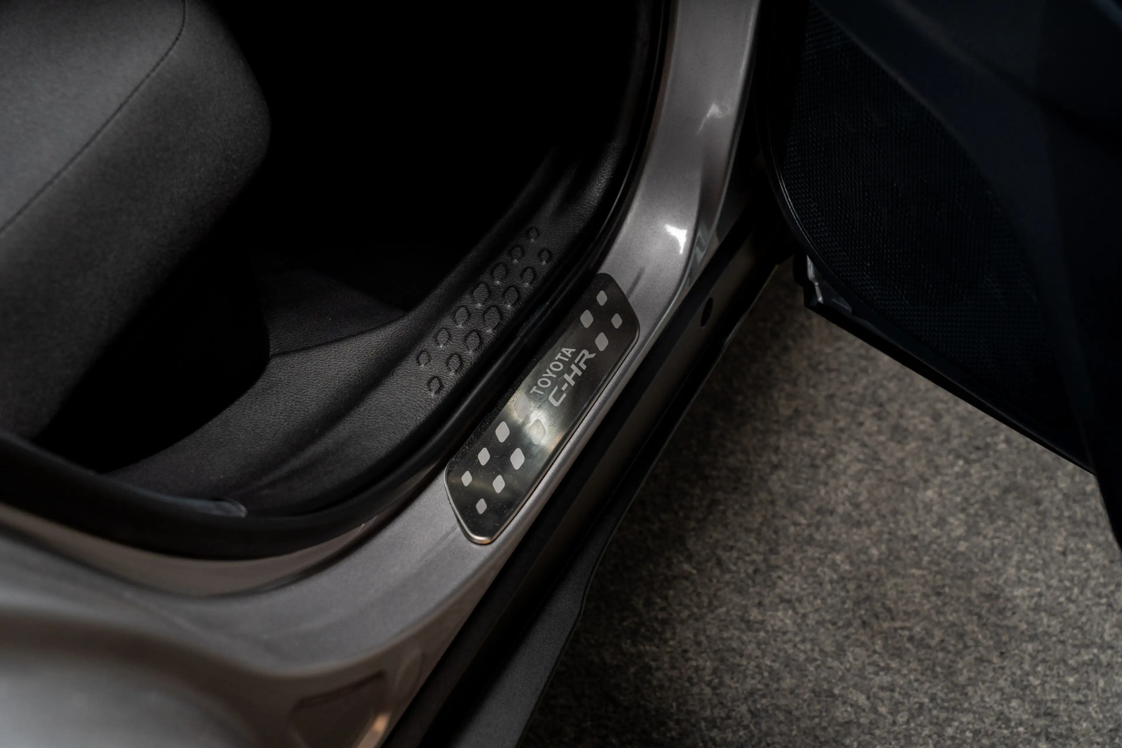 Toyota C-HR 1.8 Hybrid Dynamic Sport — photo 33