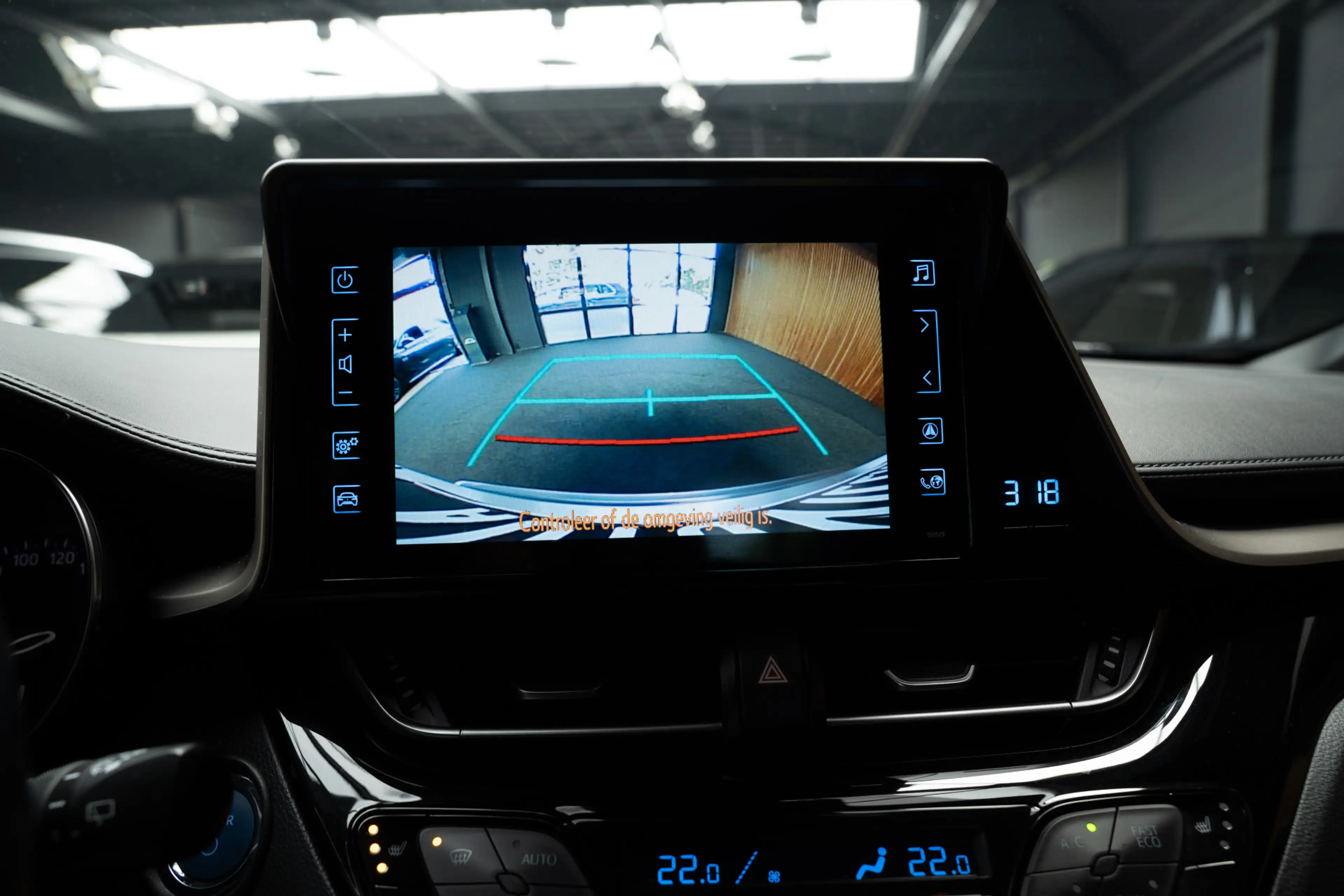 Toyota C-HR 1.8 Hybrid Dynamic Sport — photo 30