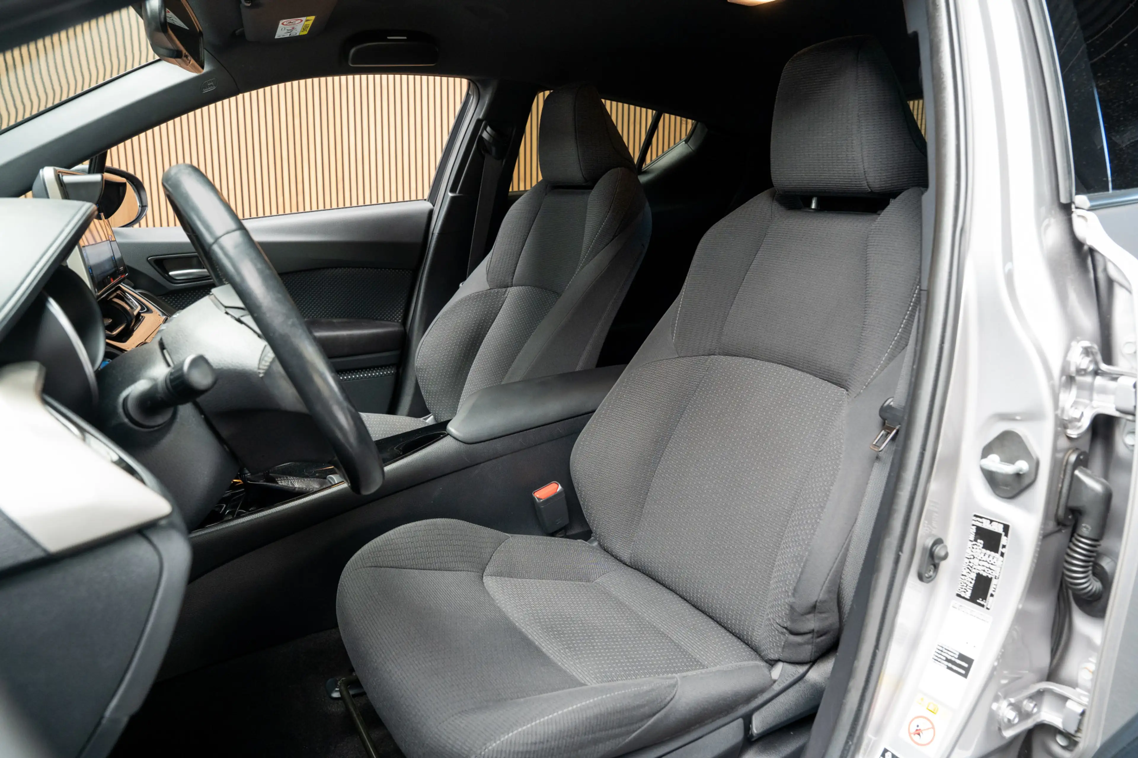 Toyota C-HR 1.8 Hybrid Dynamic Sport — photo 23