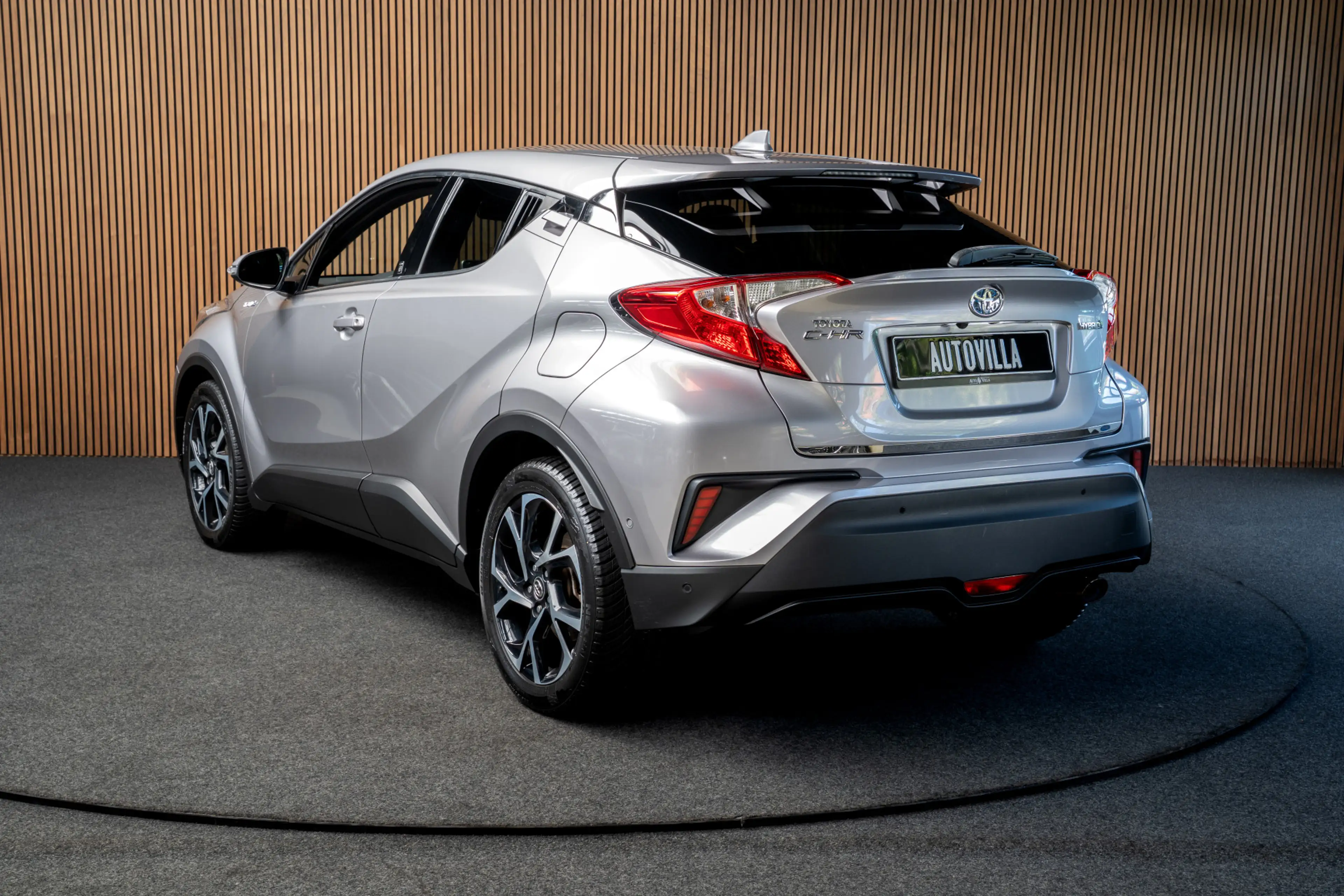 Toyota C-HR 1.8 Hybrid Dynamic Sport — photo 3