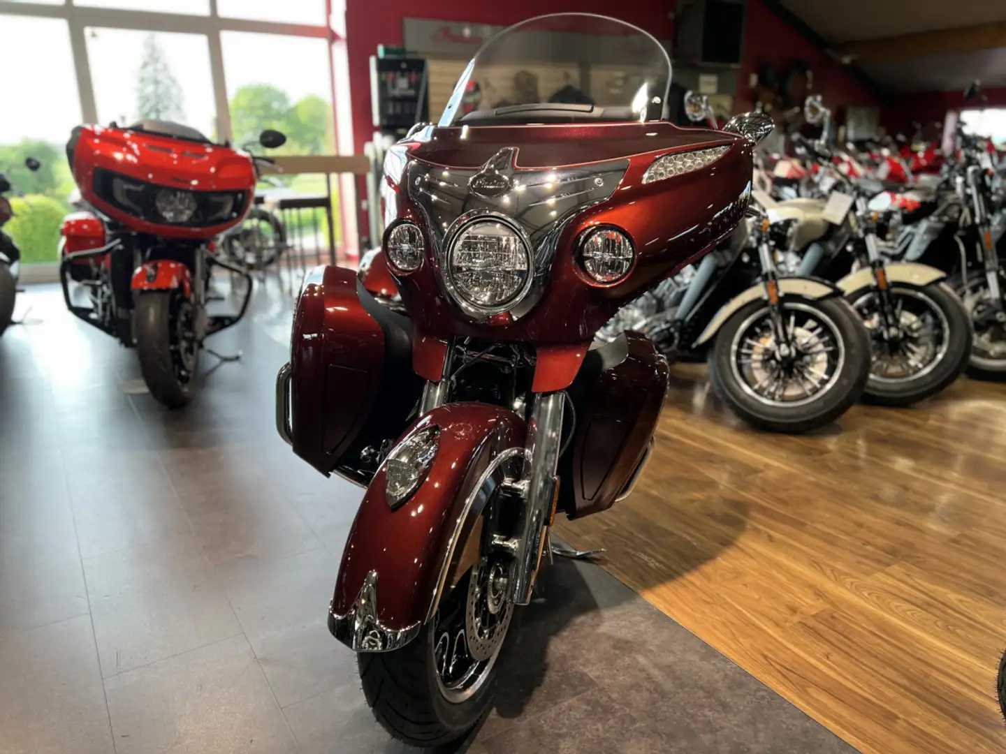 Indian Roadmaster Marron Metallic Crimson Metallic Roşu - 2