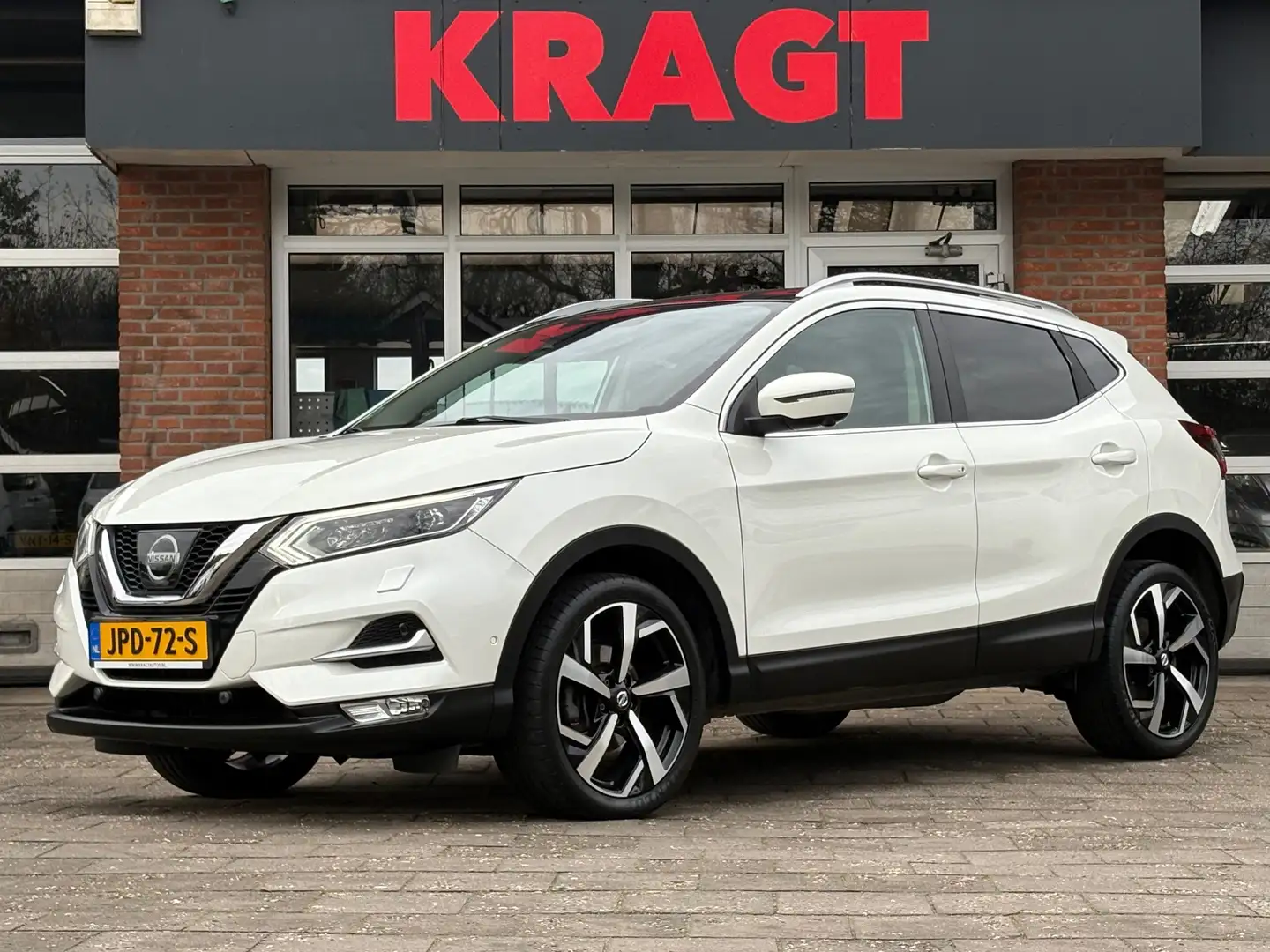 Nissan Qashqai Tekna 1.2 116 pk - Panoramadak - 19" LMV - LED - Wit - 1