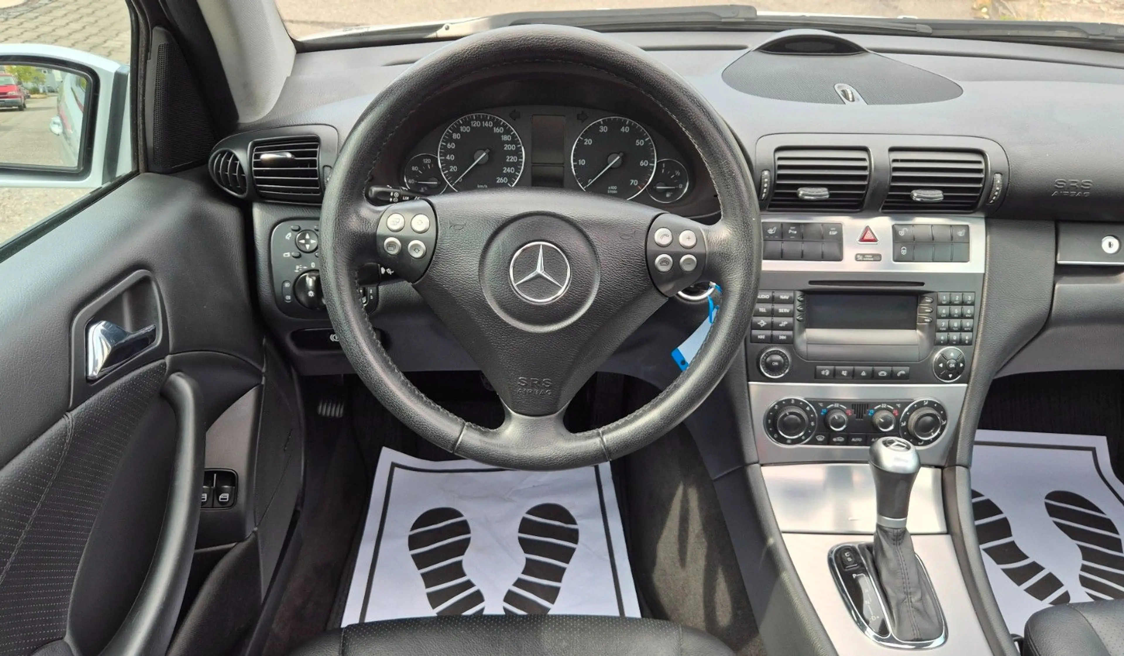 Mercedes-Benz C 350 Coupe AUT. /PANO/NAVI/LEEDER/AHK/PDC/SHZ — photo 9