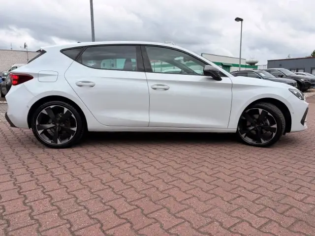 Cupra Leon view 3