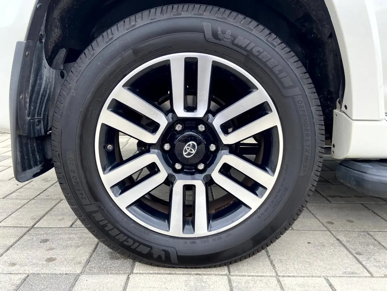 Toyota 4-Runner снимка Toyota 4-Runner