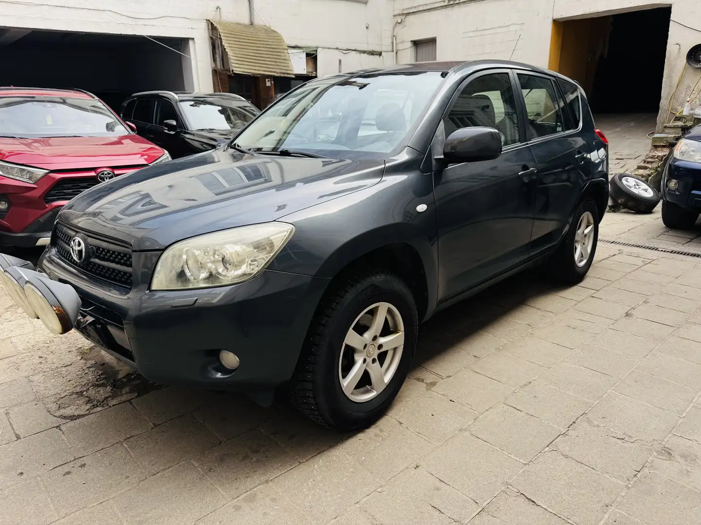 Toyota RAV 4 2.0 4x4 Executive Gris - 1