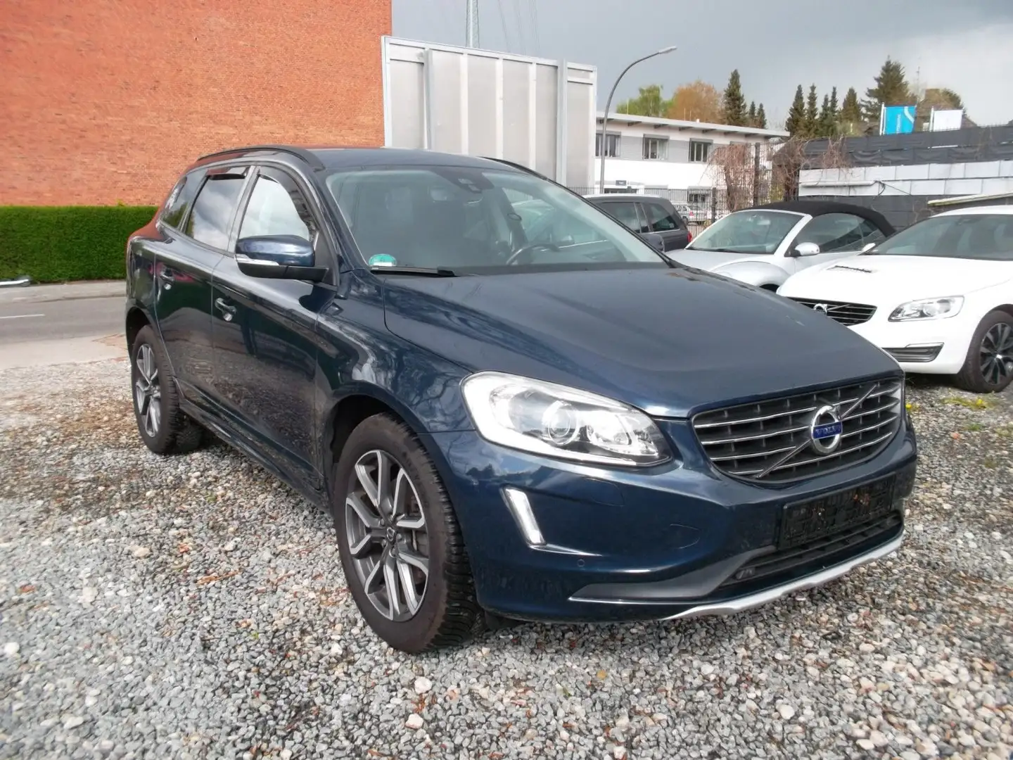 Volvo XC60 2,0 D4 Kinetic 2WD, Zahnriemen neu,Mod.2015 Blau - 2