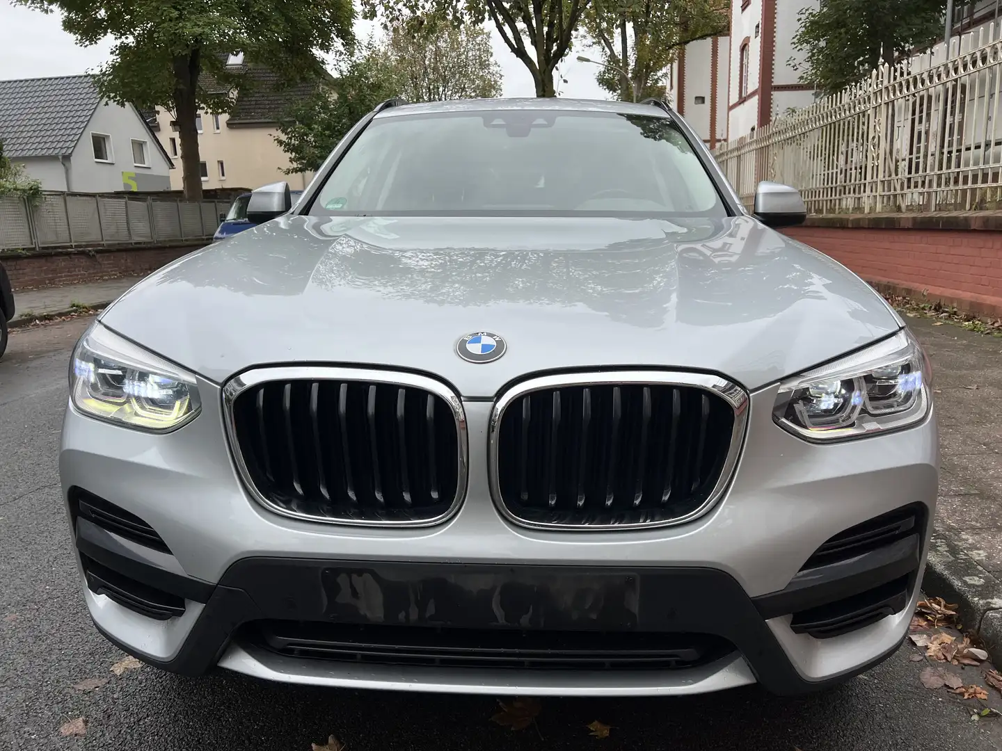 BMW X3 xDrive 20 d Advantage Grau - 2