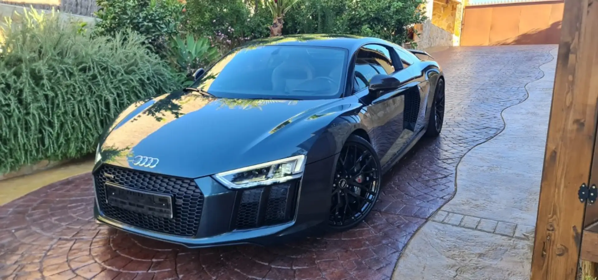 Audi R8 Spyder 5.2 FSI V10 plus quattro S-Tronic - 1