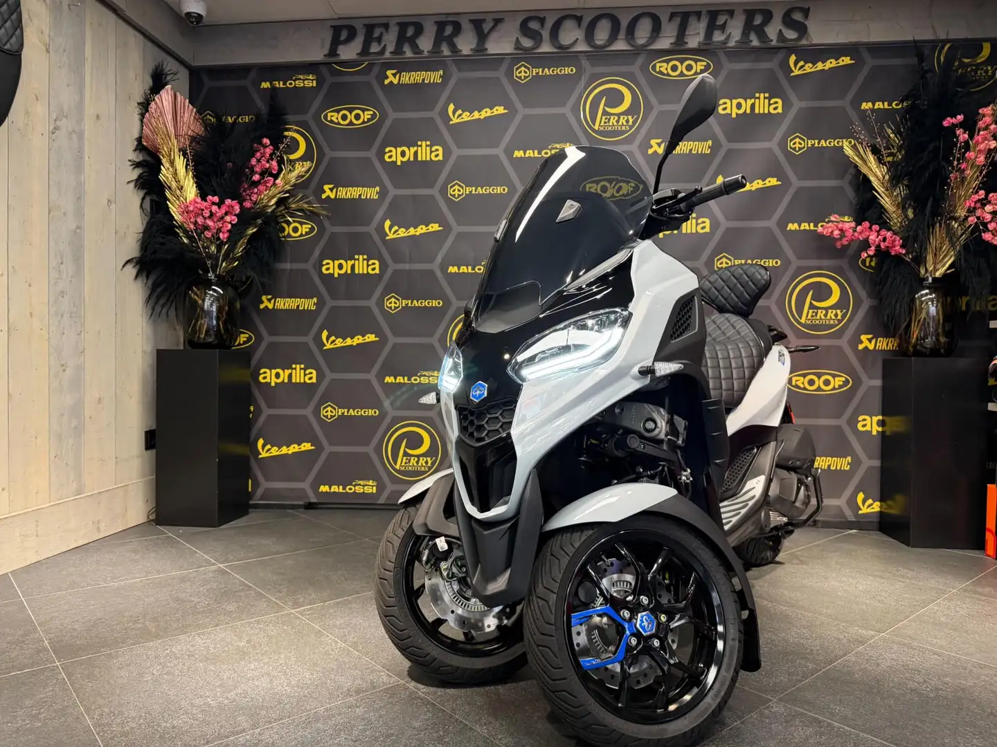 Piaggio MP3 310 Scooter HPE Sport EURO5+ SPECIAL EDITION! Grijs - 2