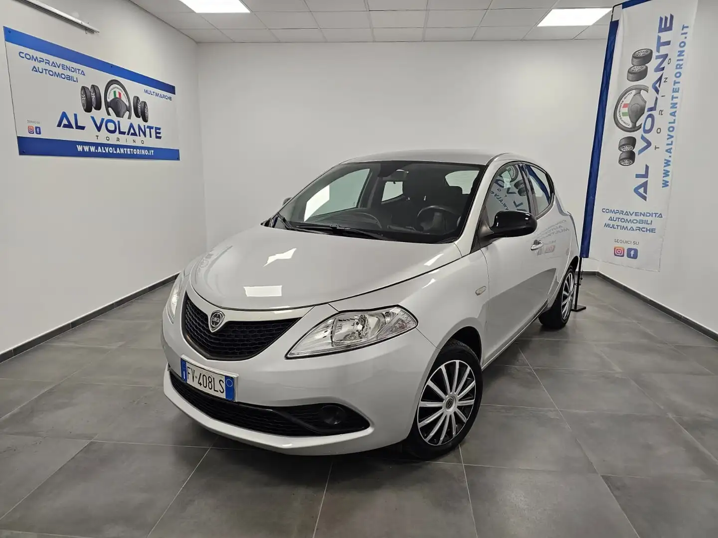 Lancia Ypsilon Ypsilon 1.2 69 CV 5 porte S&S Platinum Silber - 1