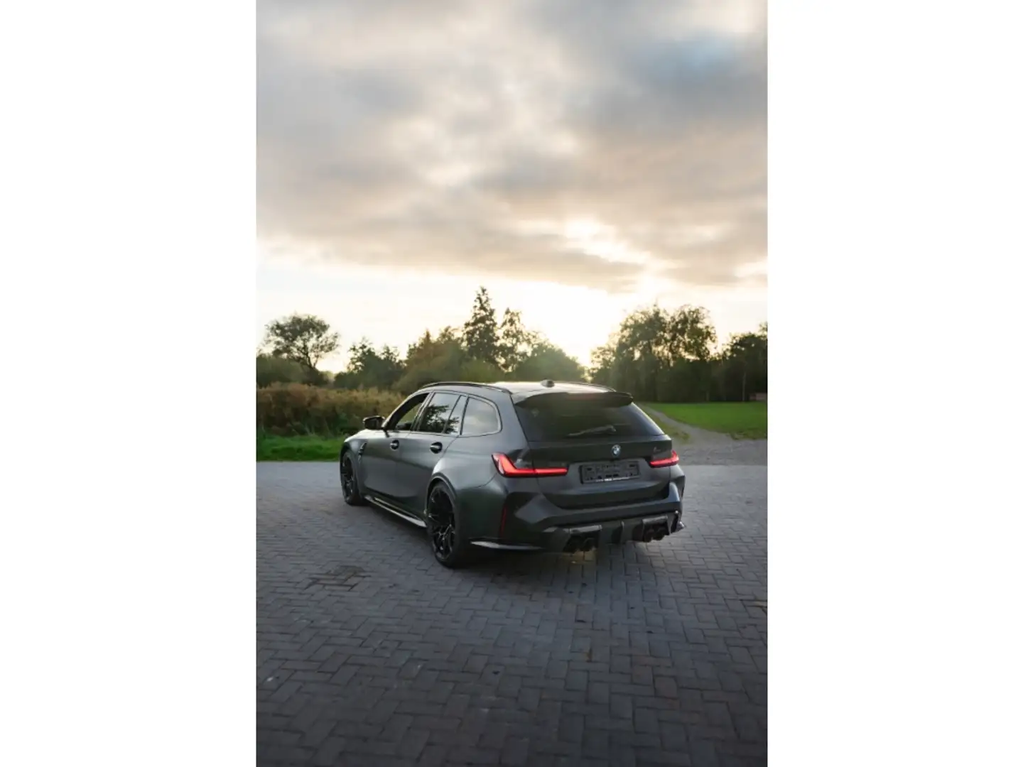BMW M3 xDrive Touring M-Drivers Pack. Individual Lack Schwarz - 2