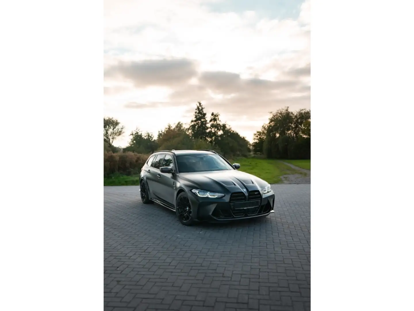 BMW M3 xDrive Touring M-Drivers Pack. Individual Lack Schwarz - 1