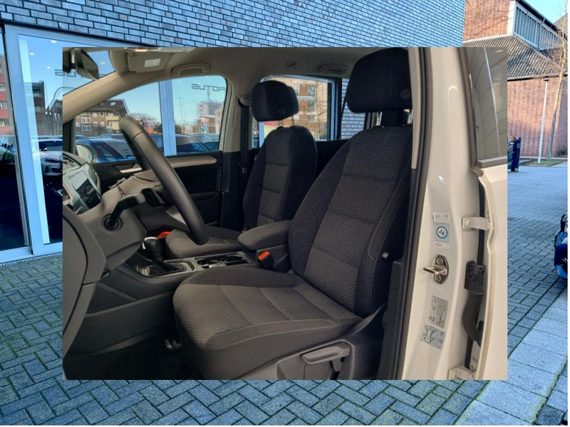 Volkswagen Touran Business e.AHK DYNAUDIO ActiveLight ACC — photo 4