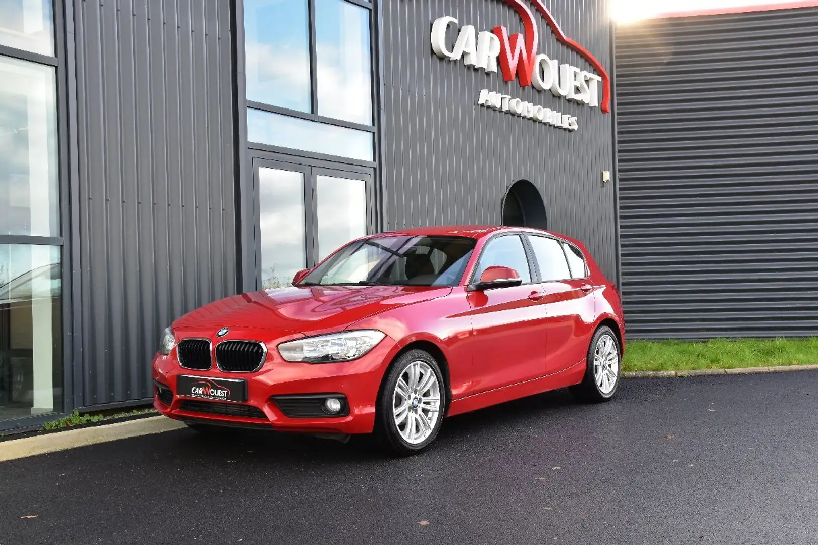BMW 116 (F20) (2) 116I LOUNGE 5P Rot - 1