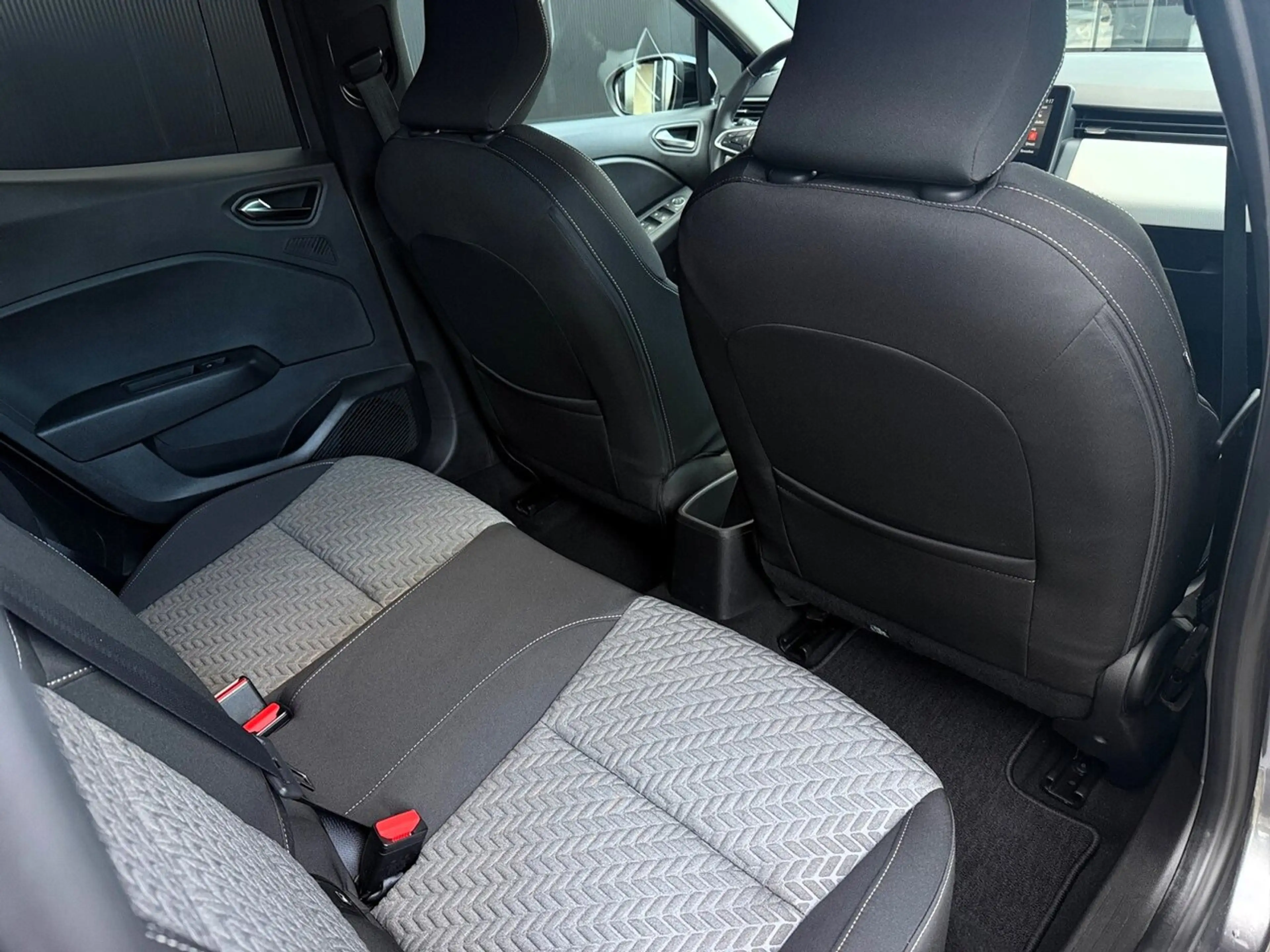 Renault Clio 1.0 TCe 90 Evolution 5d + Navi + Look 16inch — photo 16