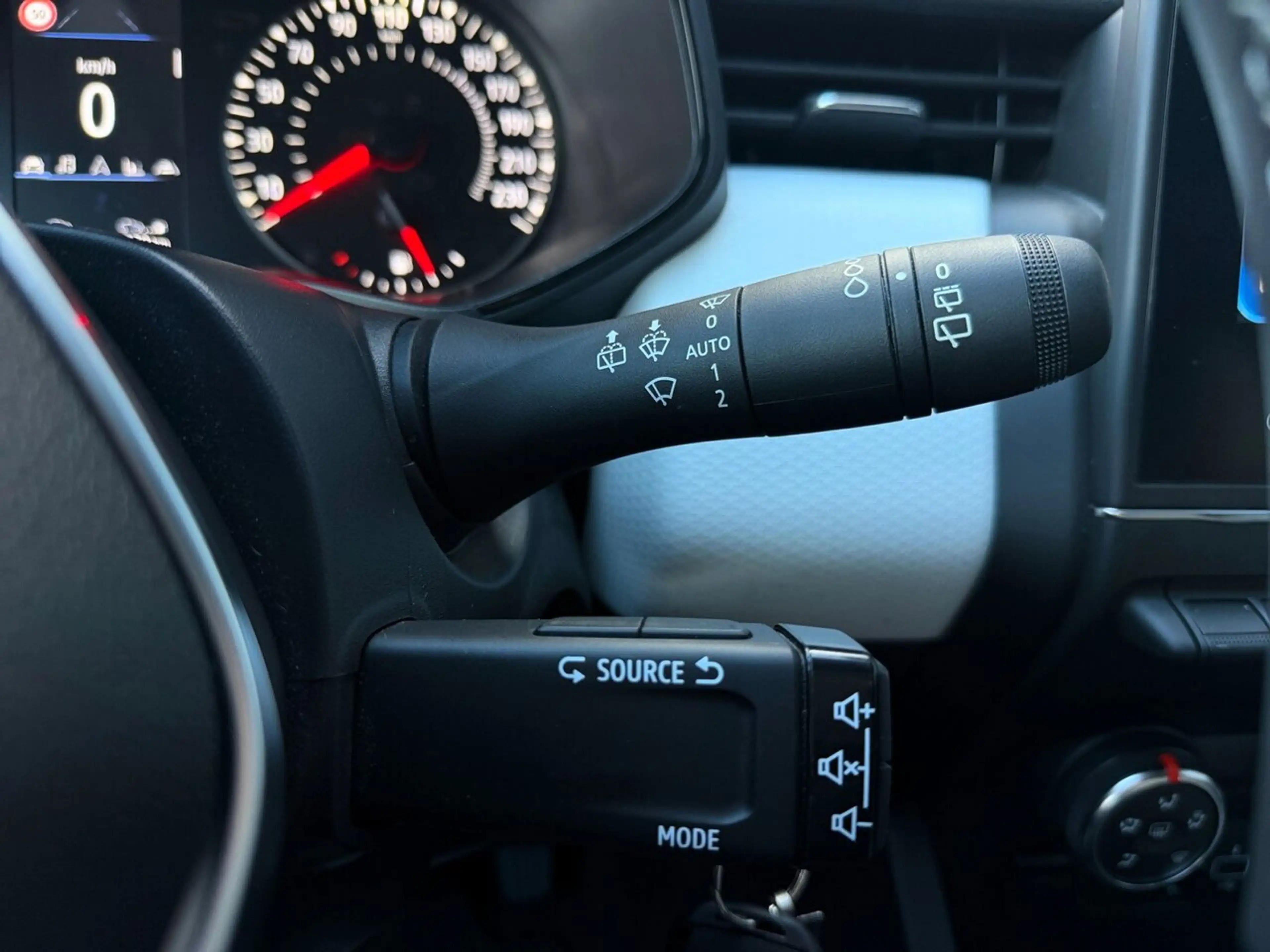 Renault Clio 1.0 TCe 90 Evolution 5d + Navi + Look 16inch — photo 28