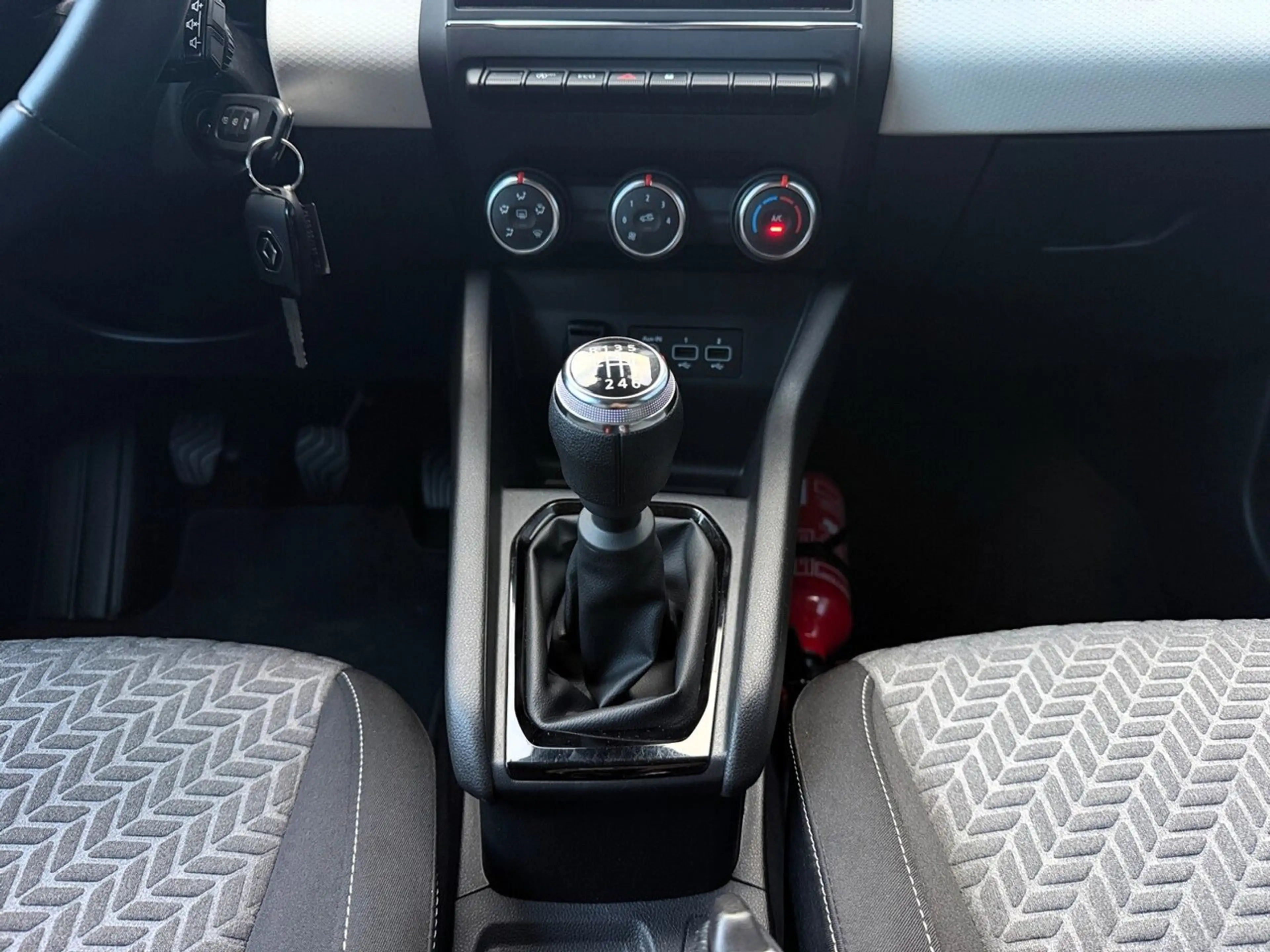 Renault Clio 1.0 TCe 90 Evolution 5d + Navi + Look 16inch — photo 12
