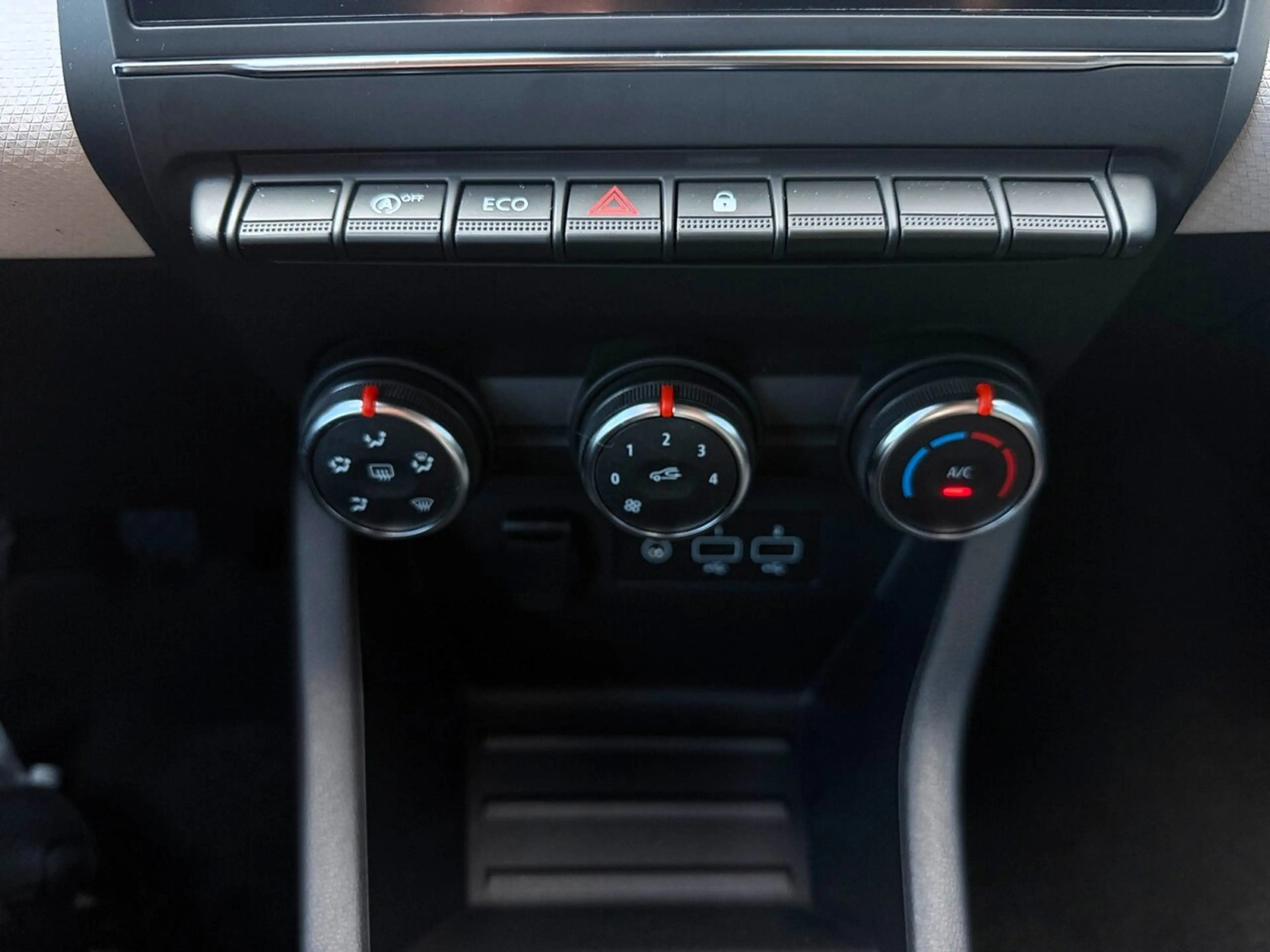 Renault Clio 1.0 TCe 90 Evolution 5d + Navi + Look 16inch — photo 26