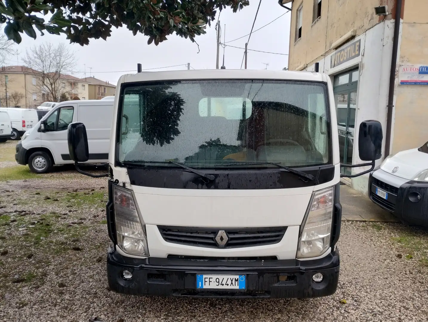 Nissan Cabstar NT400 Cabstar35.13 3.0TDi130CV PC-RG CASSONE FISSO Blanc - 1