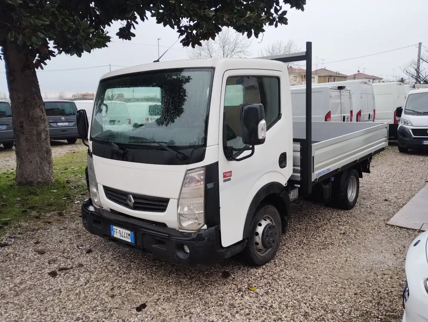 Nissan Cabstar NT400 Cabstar35.13 3.0TDi130CV PC-RG CASSONE FISSO Blanc - 2