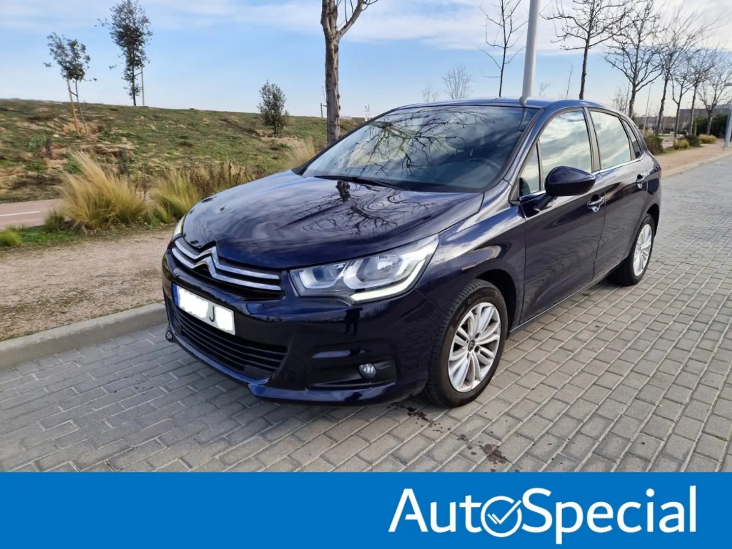Citroen C4 1.2 PureTech Live Edition 110 Blauw - 1