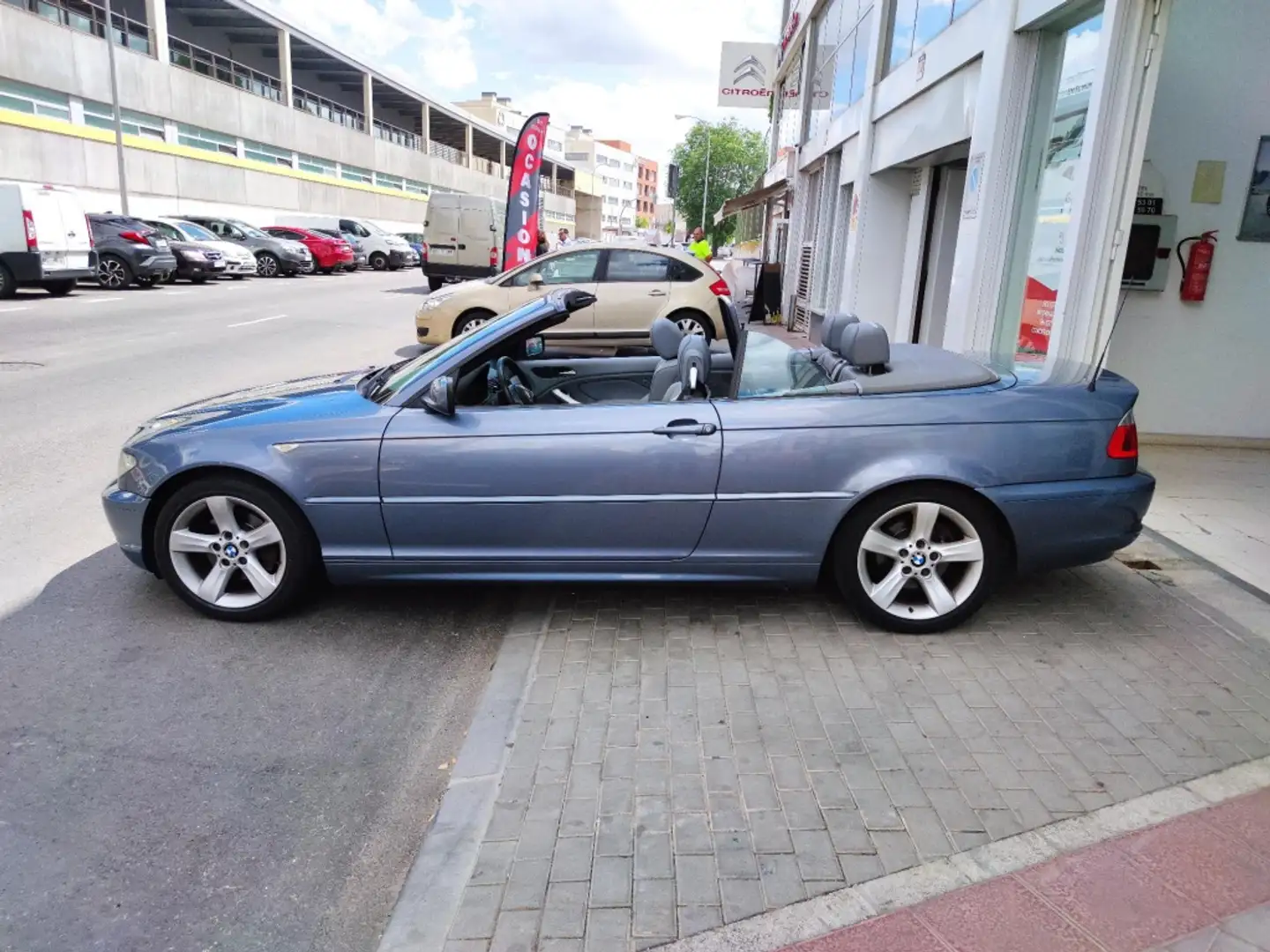 BMW 320 320Cd Cabrio Blau - 2