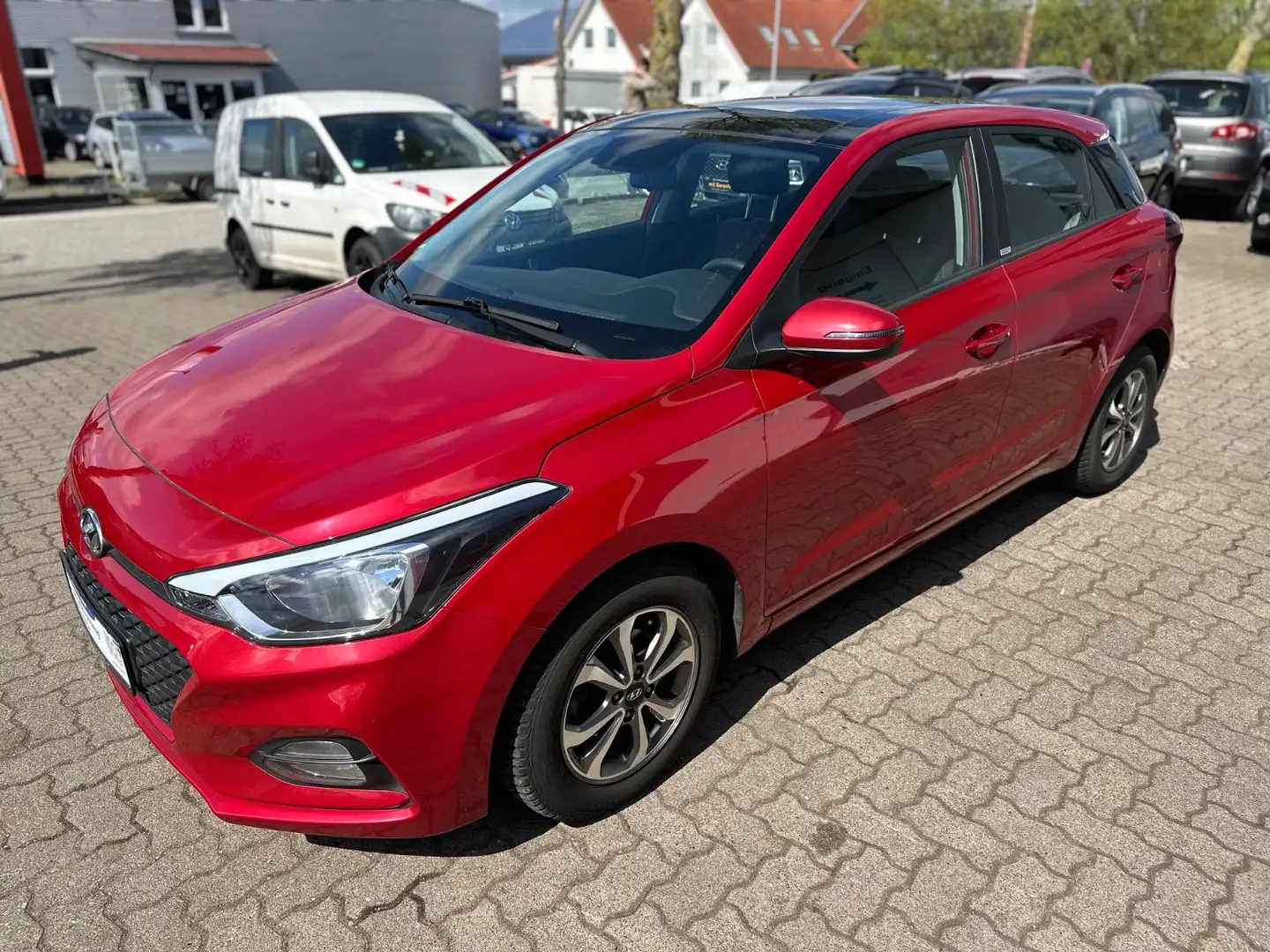 Hyundai i20 Trend/PANO/SHZ/LRHZ/TEMP/PDC Rot - 2