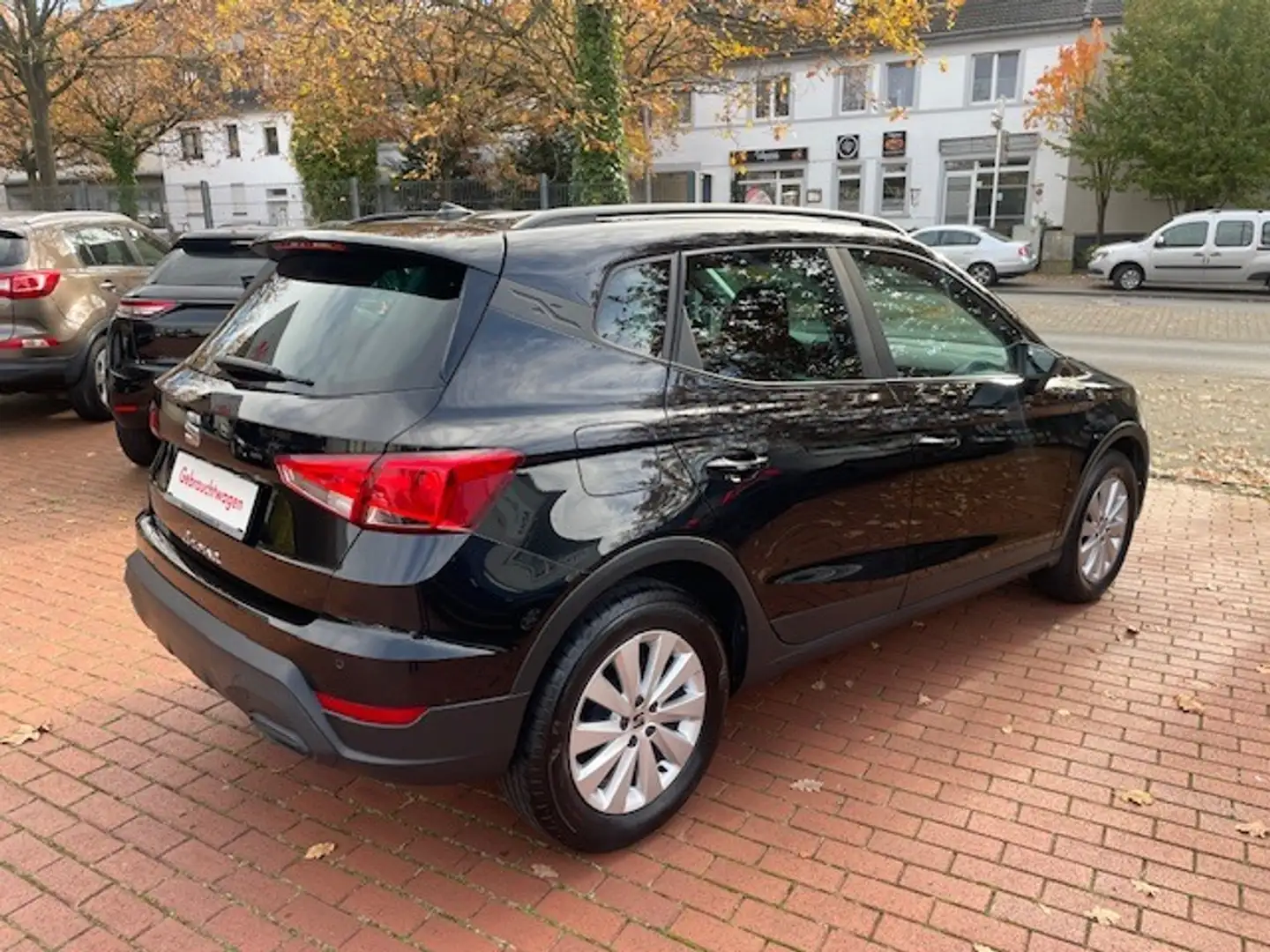 SEAT Arona Style 1,0TSI*DAB*SHZ*Carplay*PDC*Alu* Schwarz - 2