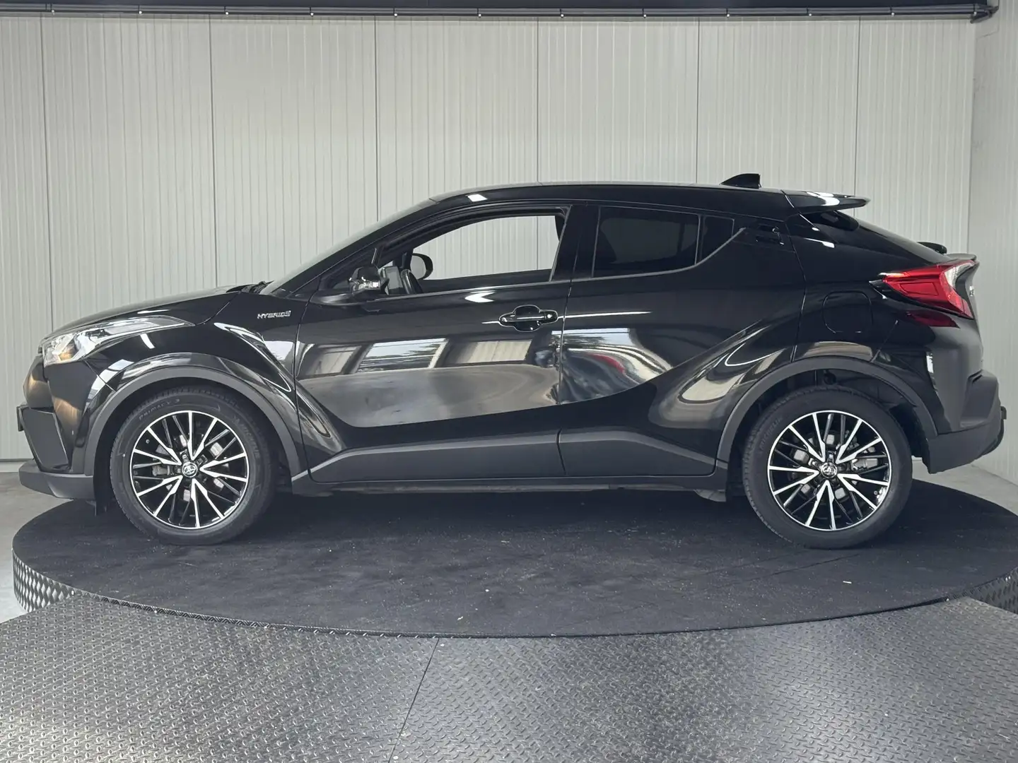 Toyota C-HR 1.8 Hybrid Dynamic Trekhaak Navi Cruise Zwart - 2