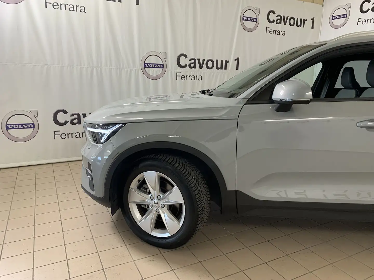 Volvo XC40 XC40 B3 automatico Core Grigio - 2