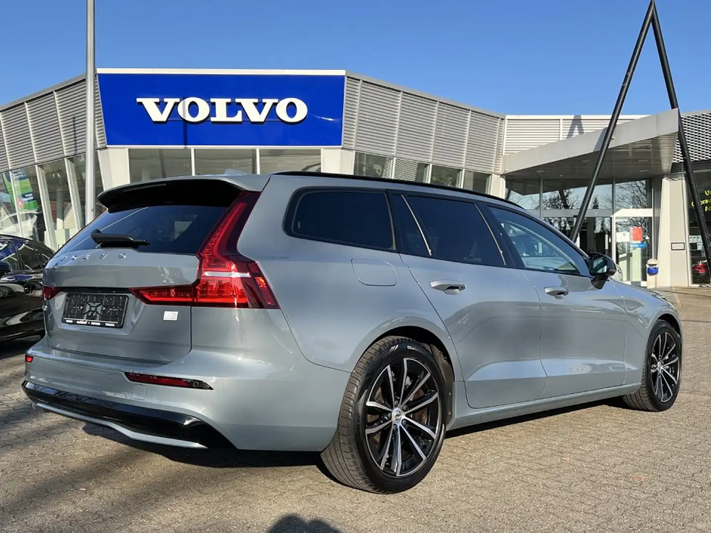 Volvo V60 T6 Plug-In Hybrid (350 PS) AWD|AG8|Plus|Dark|Goolg Gris - 2