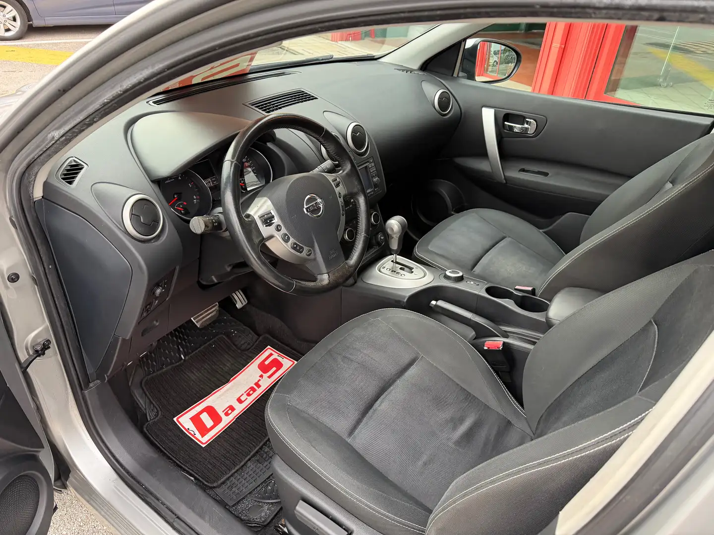 Nissan Qashqai 2.0 dci N-Tec Silber - 2