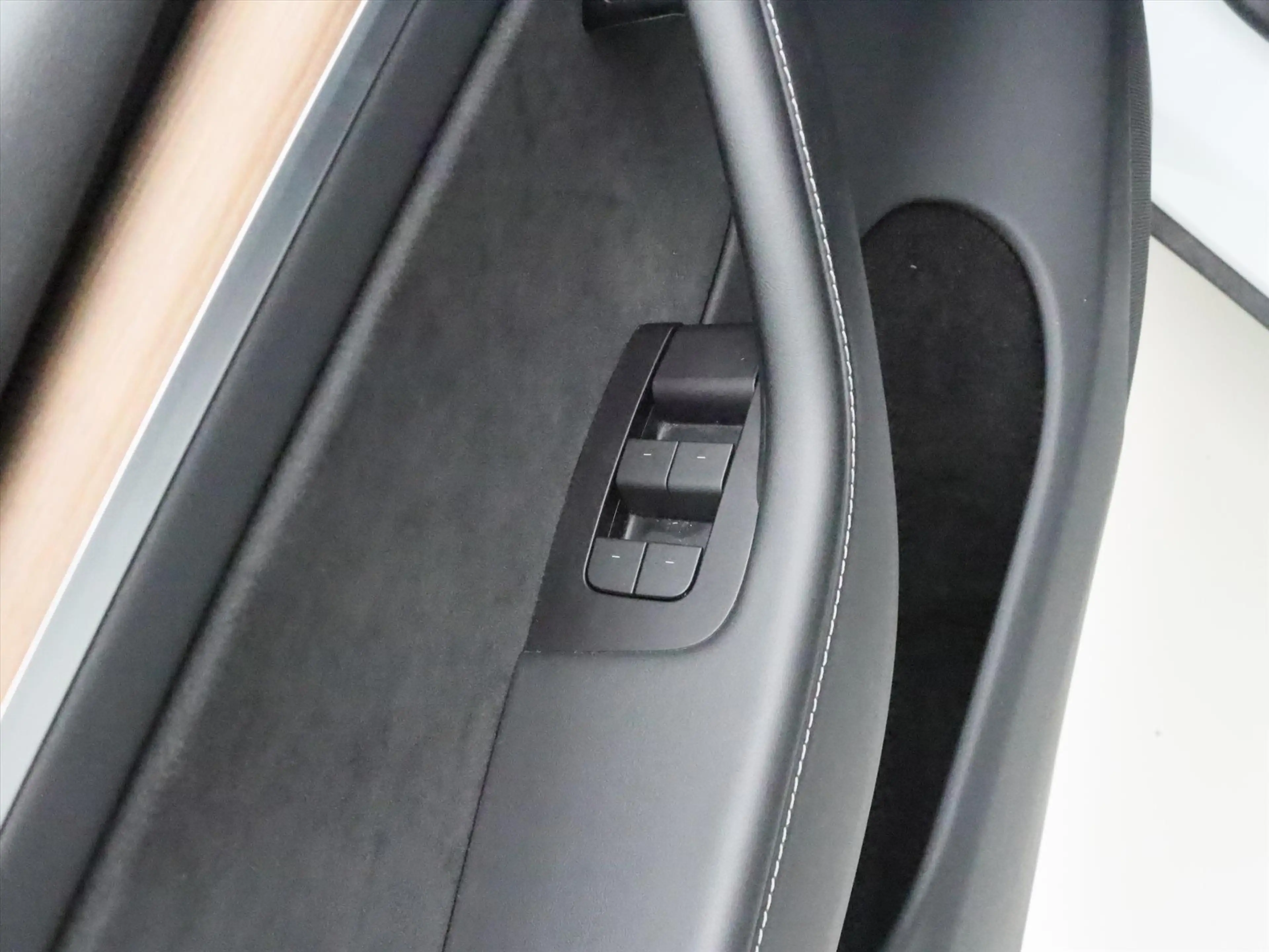 Tesla Model Y Long Range RWD 75kWh 299pk 94.5% SoH [ AMD RYZEN+A — photo 30