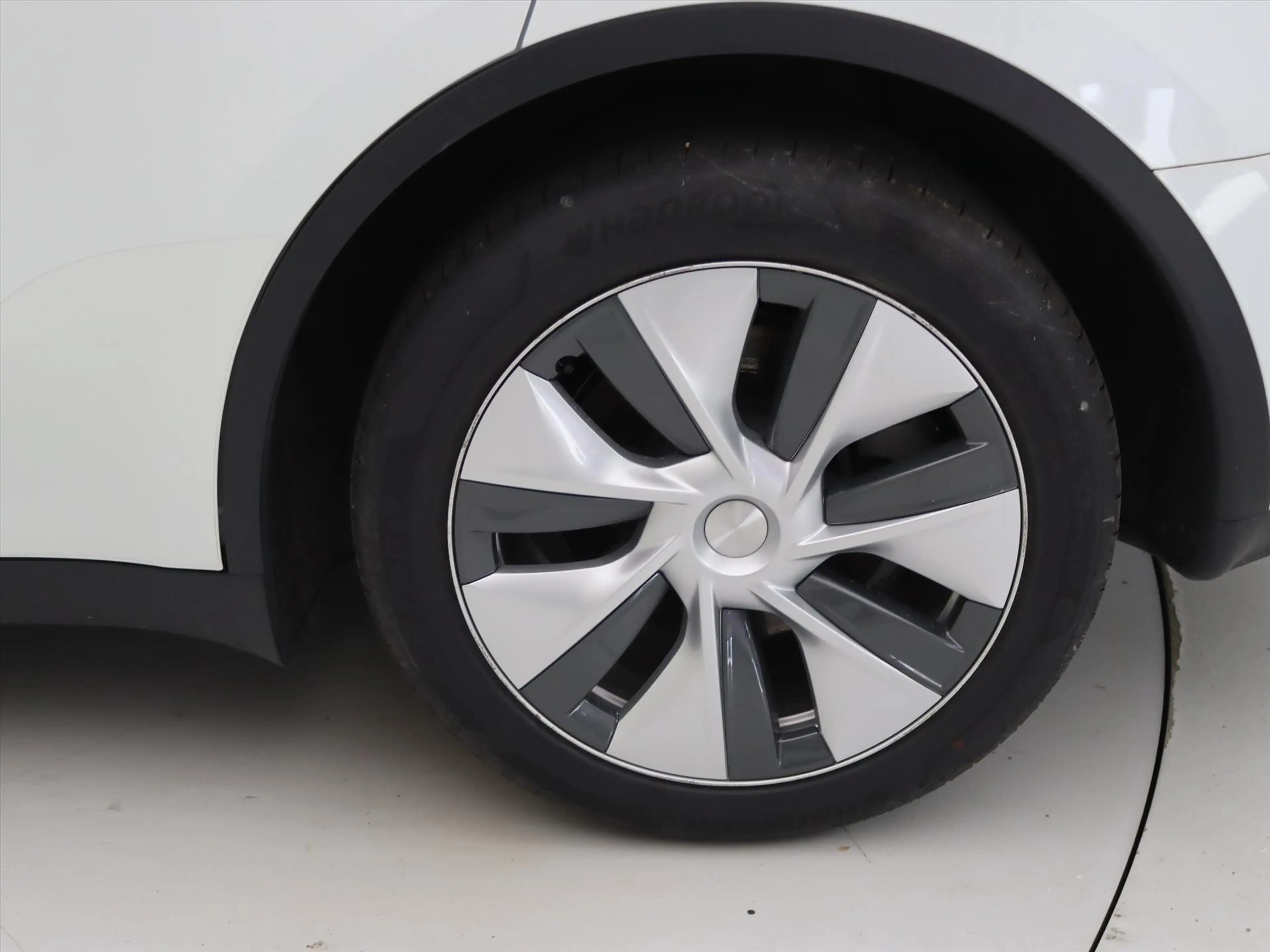 Tesla Model Y Long Range RWD 75kWh 299pk 94.5% SoH [ AMD RYZEN+A — photo 14