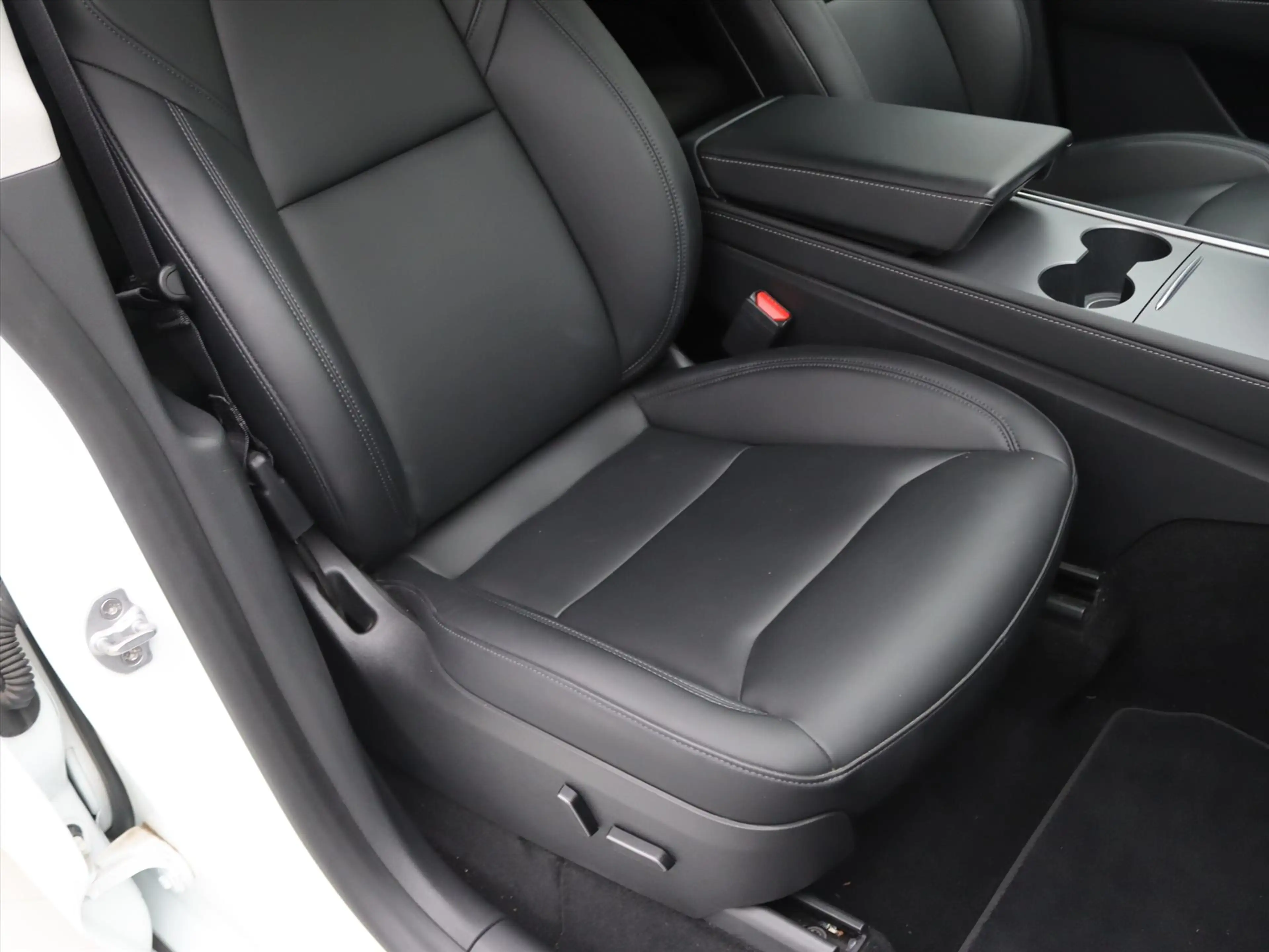 Tesla Model Y Long Range RWD 75kWh 299pk 94.5% SoH [ AMD RYZEN+A — photo 17