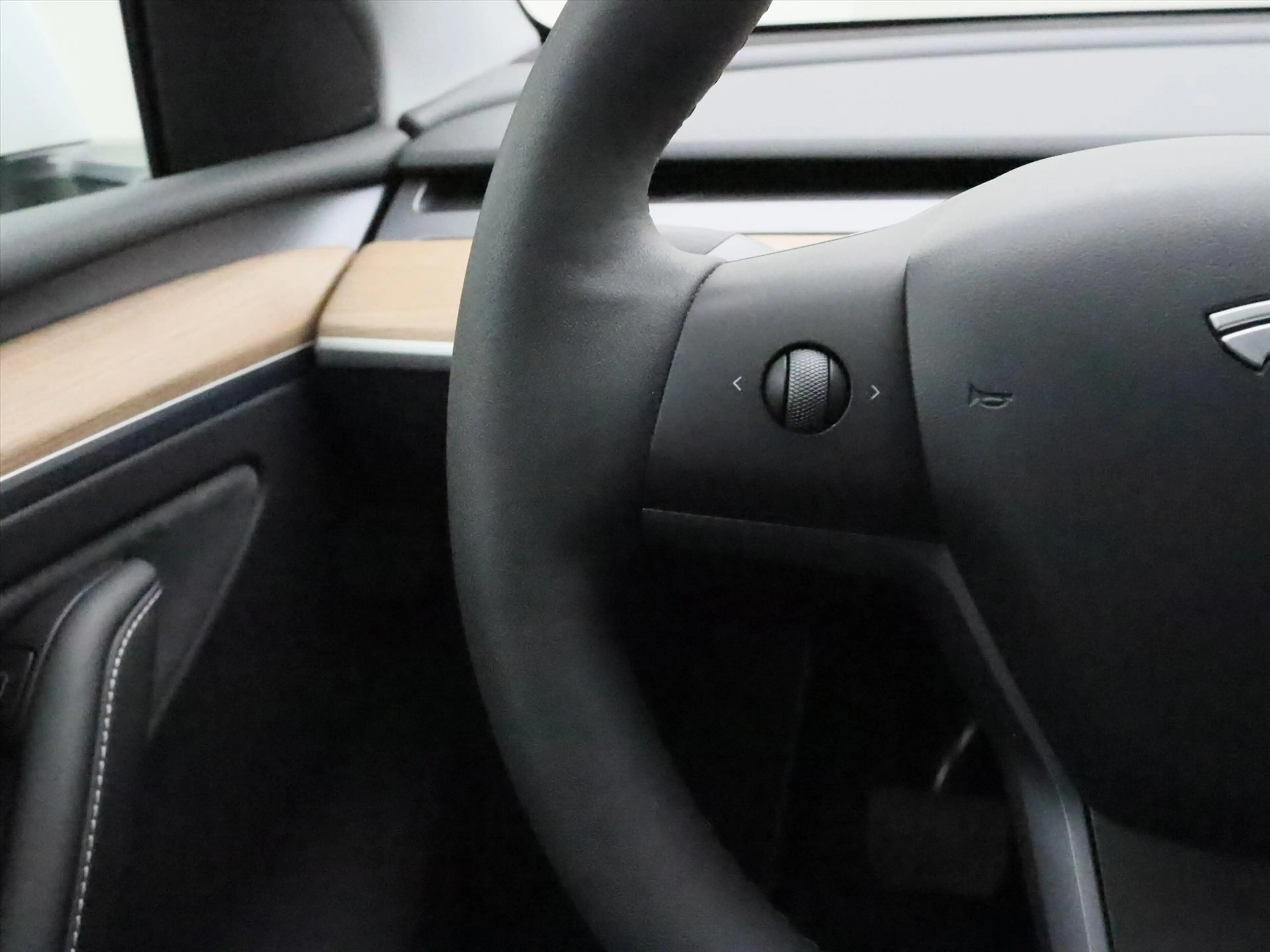 Tesla Model Y Long Range RWD 75kWh 299pk 94.5% SoH [ AMD RYZEN+A — photo 22