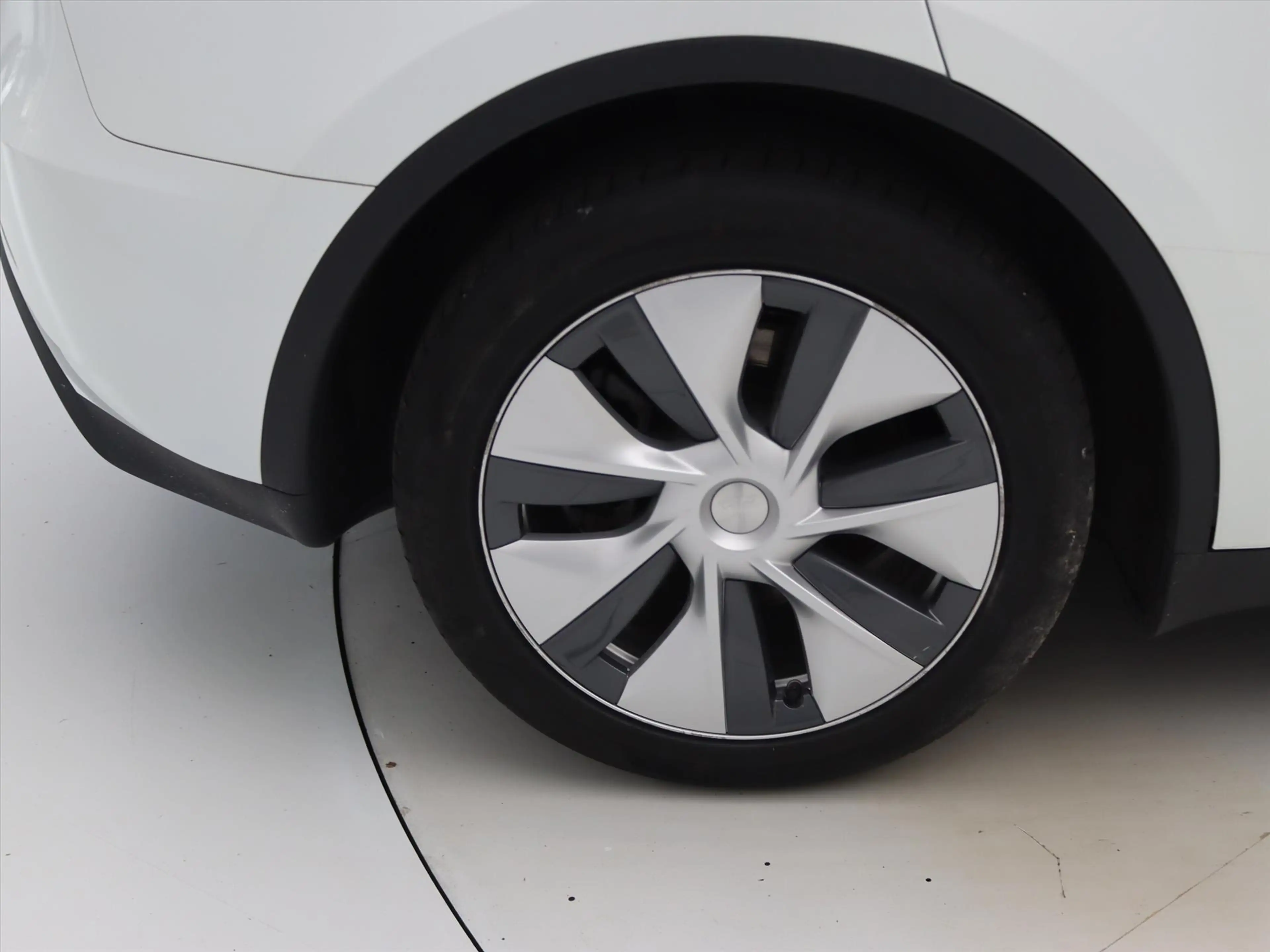 Tesla Model Y Long Range RWD 75kWh 299pk 94.5% SoH [ AMD RYZEN+A — photo 12